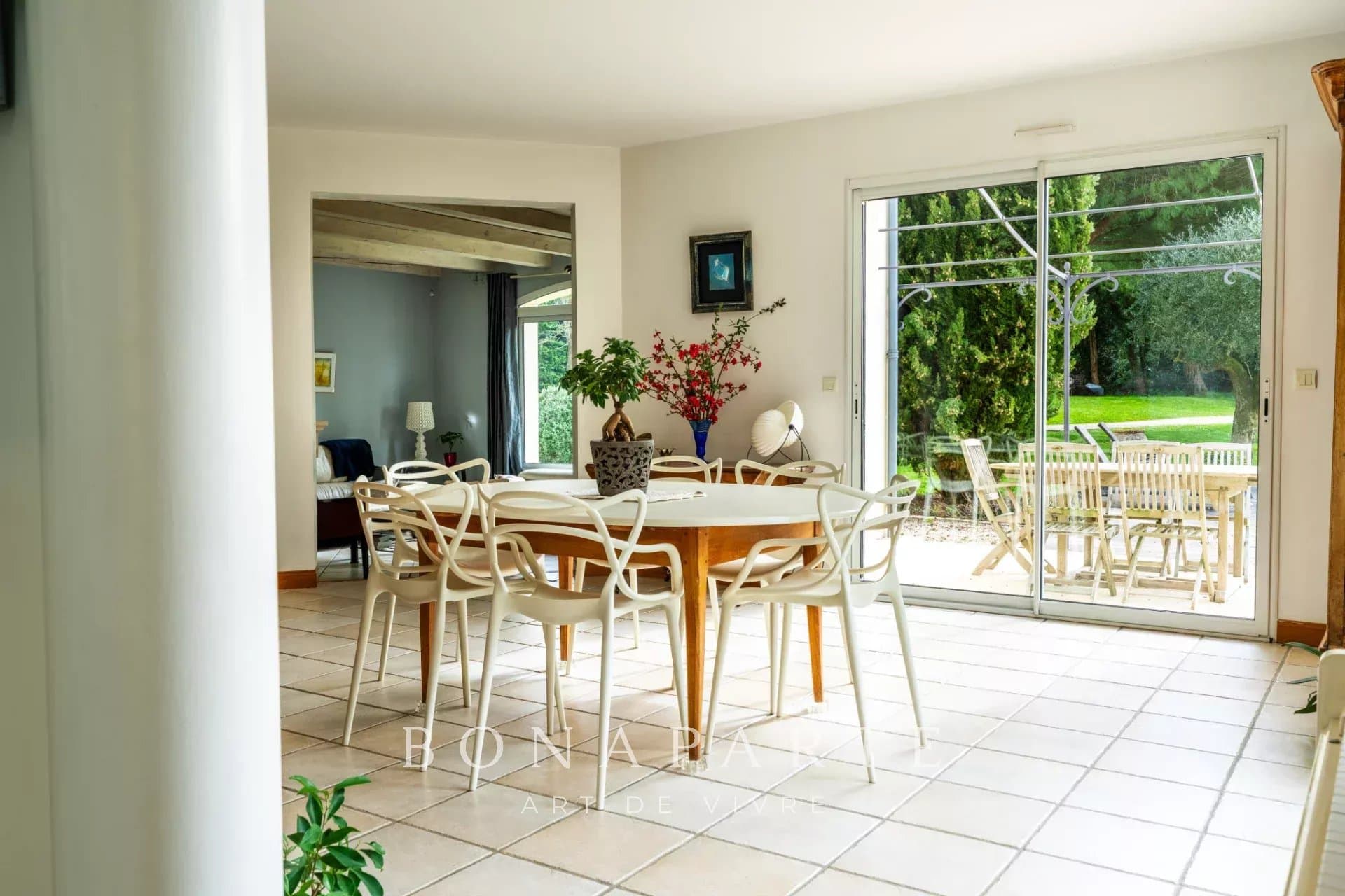 Elégante villa d'architecte et ses espaces de détente extérieurs - Photo 7