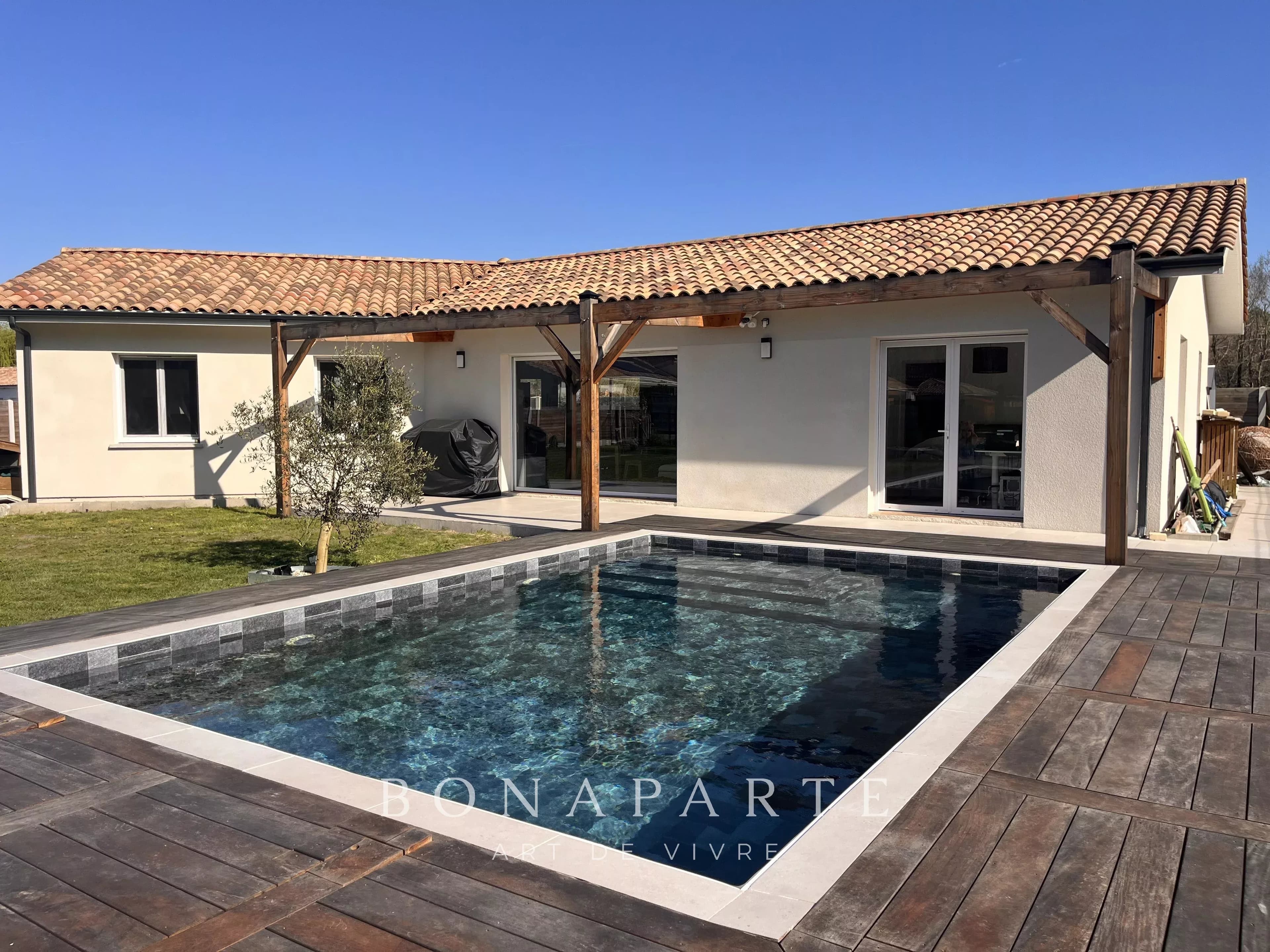 VENDAYS-MONTALIVET - MODERN HOUSE WITH SWIMMING POOL 10 MINUTES FROM THE OCEAN