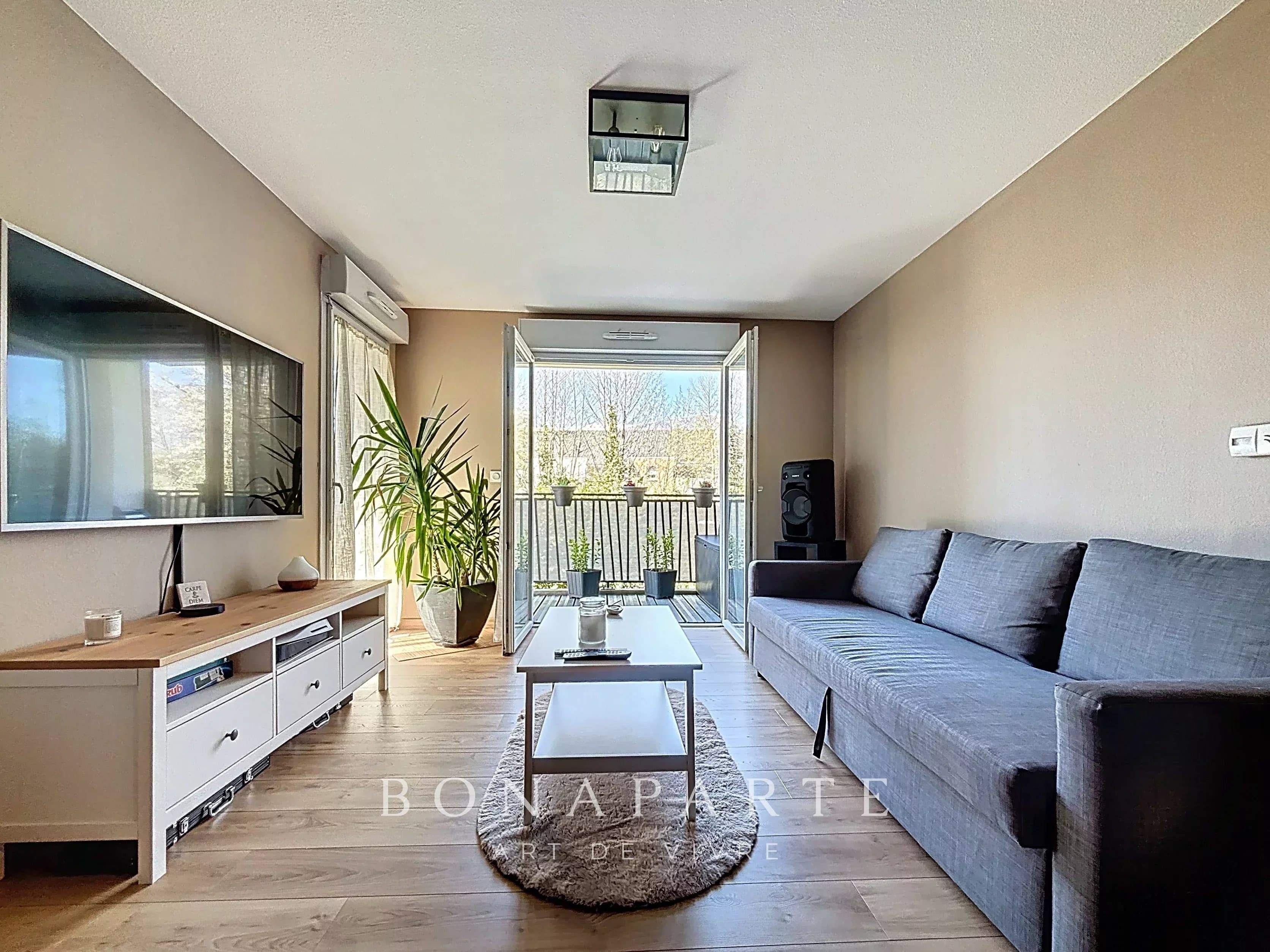 SAINT GENIS POUILLY - Appartement chaleureux - Entièrement renové