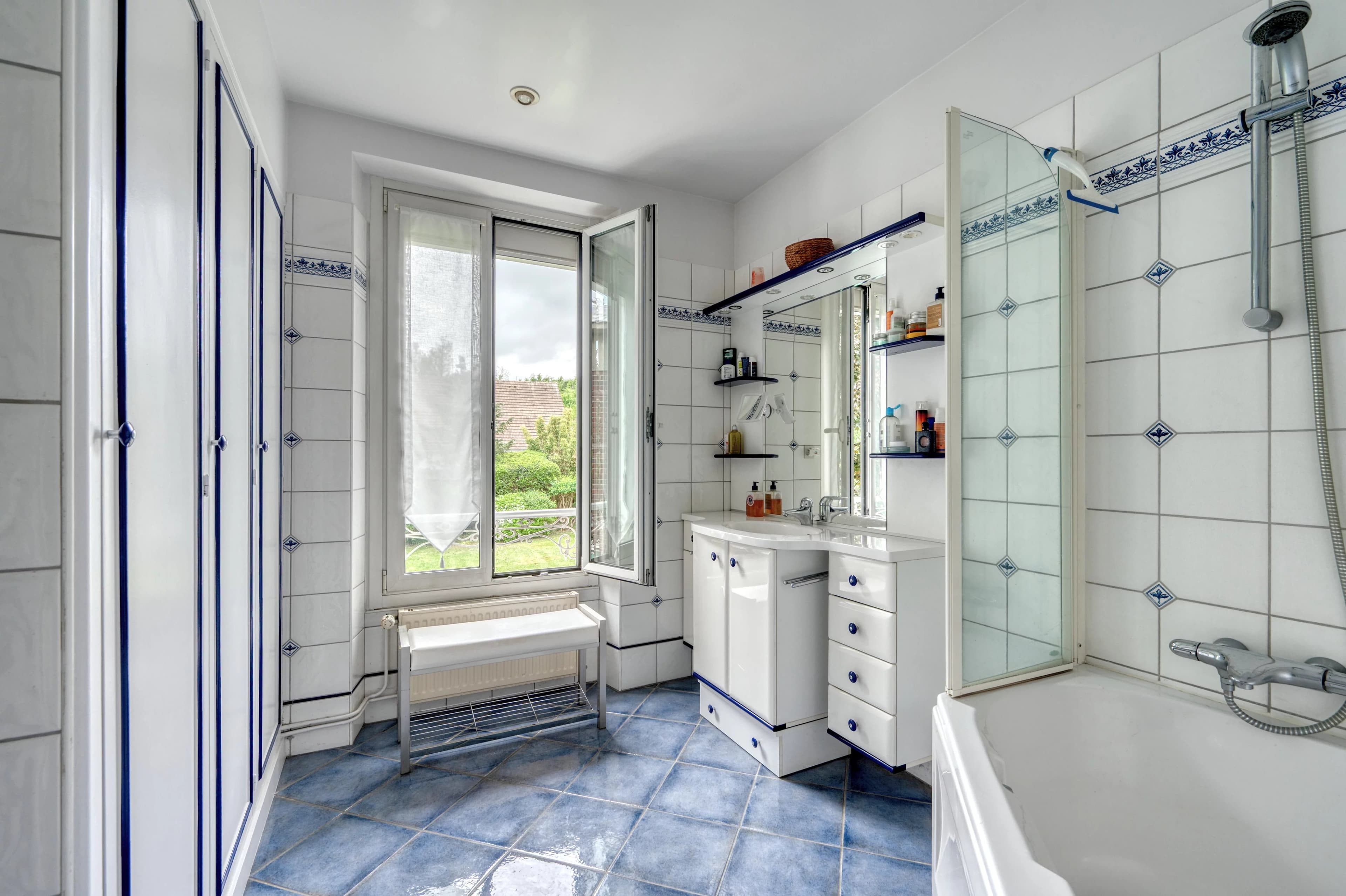 Maison de maître en meulière – 264 m² – Parc arboré de 1 440 m² à 40 min de Paris - Photo 14
