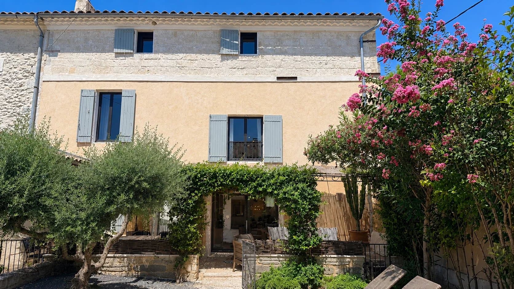 CŒUR HISTORIQUE DE MAILLANE, À DEUX PAS DE SAINT-RÉMY-DE-PROVENCE - MAISON DE VILLAGE DE CHARME ENTIÈREMENT RÉNOVÉE EN 2021 - Photo 1