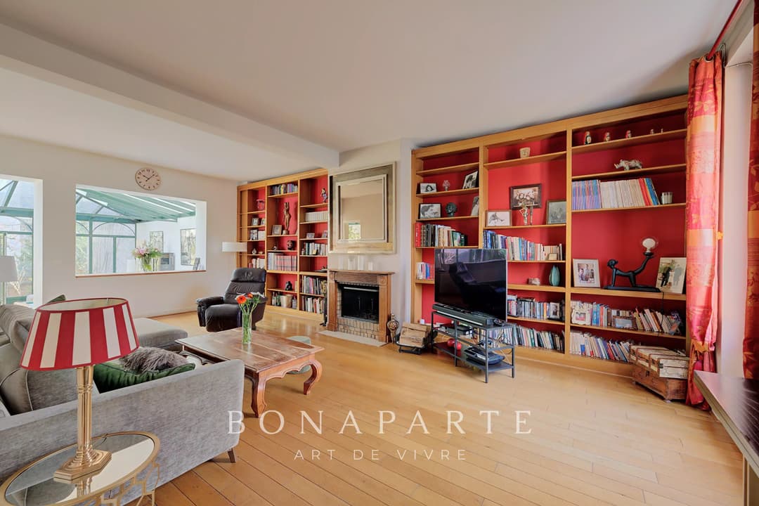 SURESNES - Maison en pierre meulière avec jardin à l’abri des regards – 204 m² - Photo 7