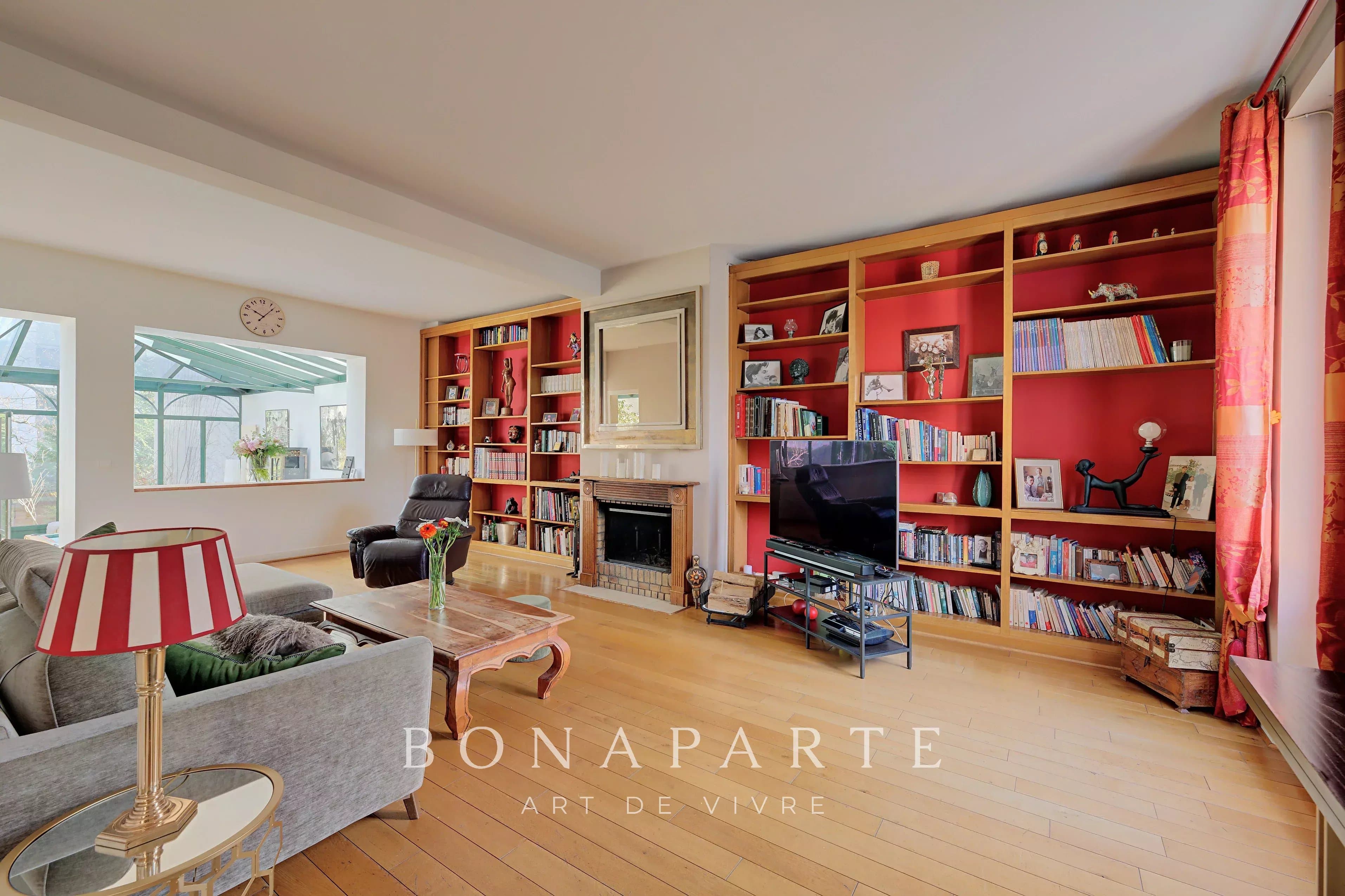 SURESNES - Maison en pierre meulière avec jardin à l’abri des regards – 204 m² - Photo 7