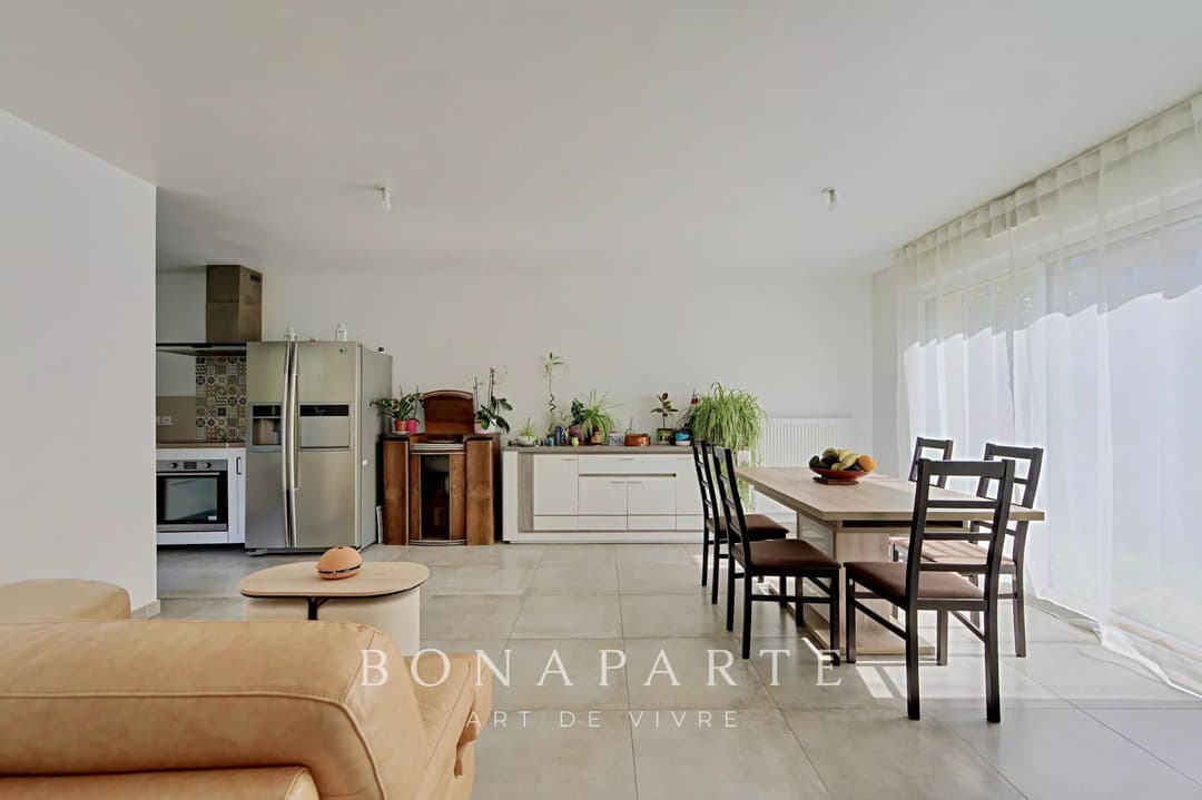 MAISONS-LAFFITTE, MAISON RECENTE À PROXIMITÉ IMMÉDIATE DU CENTRE-VILLE - Photo 2
