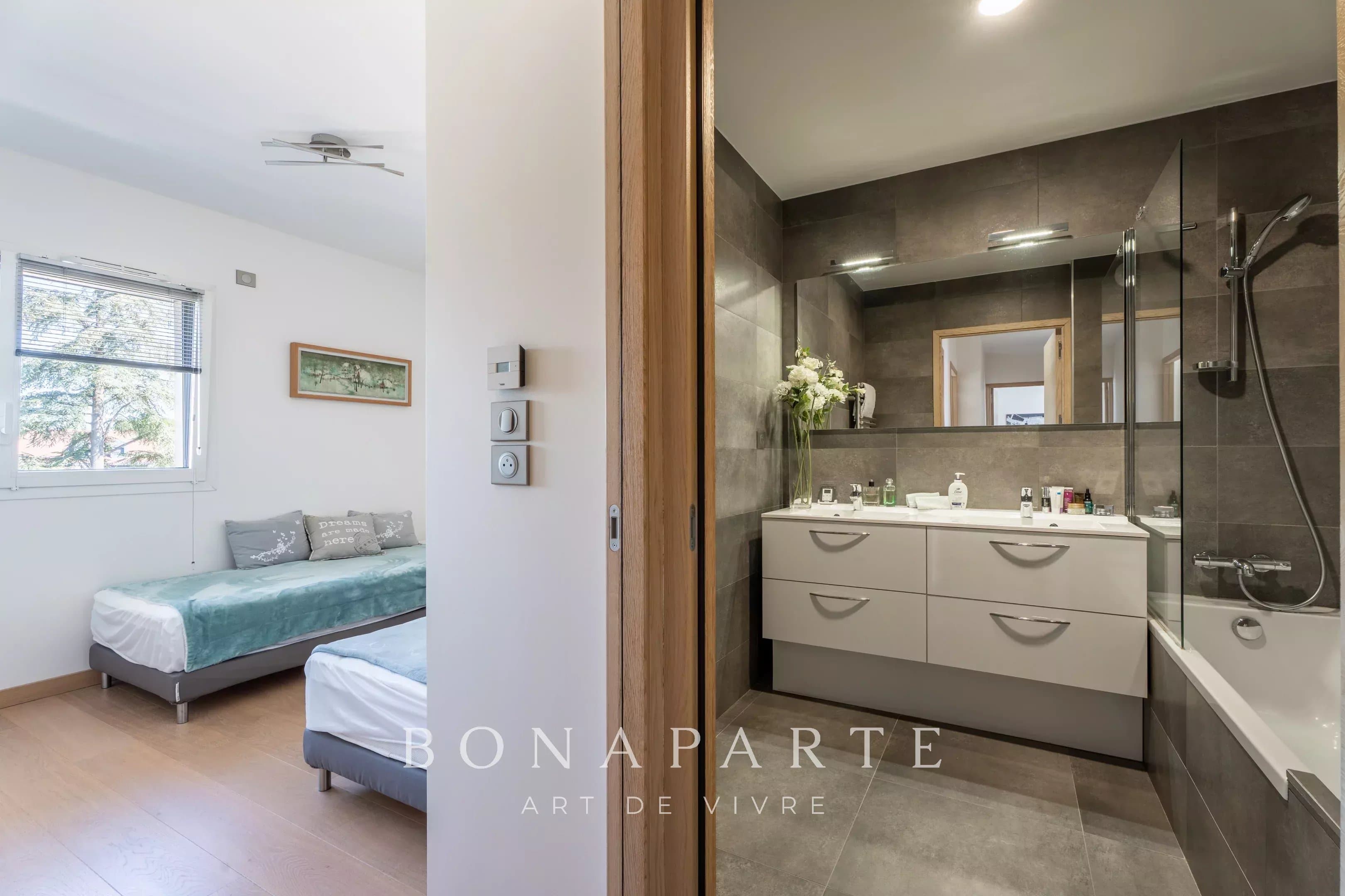 Annecy-le-Vieux - T4 dernier étage, terrasse, dans copropriété de standing, au calme absolu - Photo 9