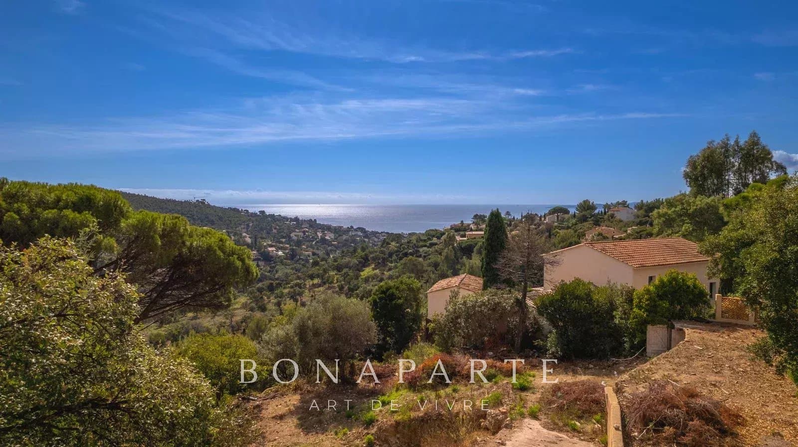 LES ISSAMBRES - TERRAIN DE 1920 M² VIABILISE – VUE MER - Photo 4