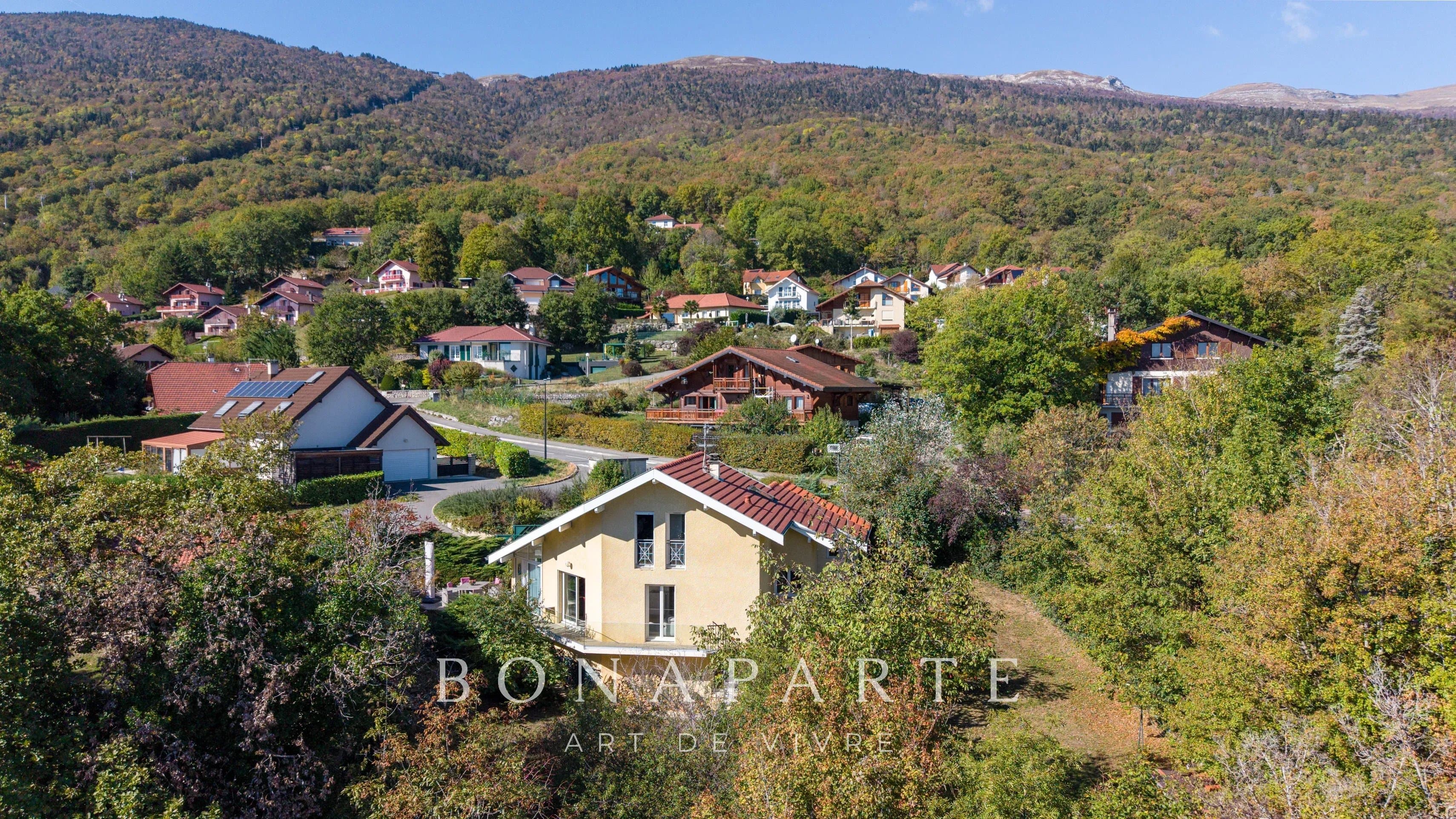 CROZET – MAISON INDIVIDUELLE – NOMBREUSES ANNEXES, POSSIBILITÉ DE STUDIO INDÉPENDANT, JARDIN PISCINABLE - Photo 10