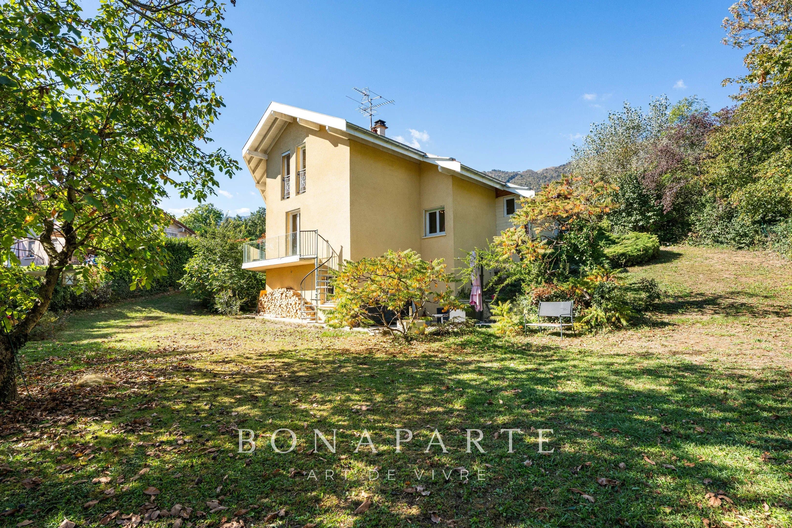 CROZET – MAISON INDIVIDUELLE – NOMBREUSES ANNEXES, POSSIBILITÉ DE STUDIO INDÉPENDANT, JARDIN PISCINABLE - Photo 17