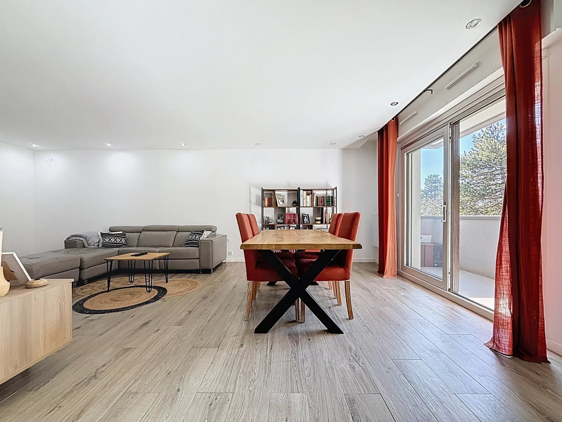 GEX CENTRE - APPARTEMENT LUMINEUX RENOVE - Photo 14