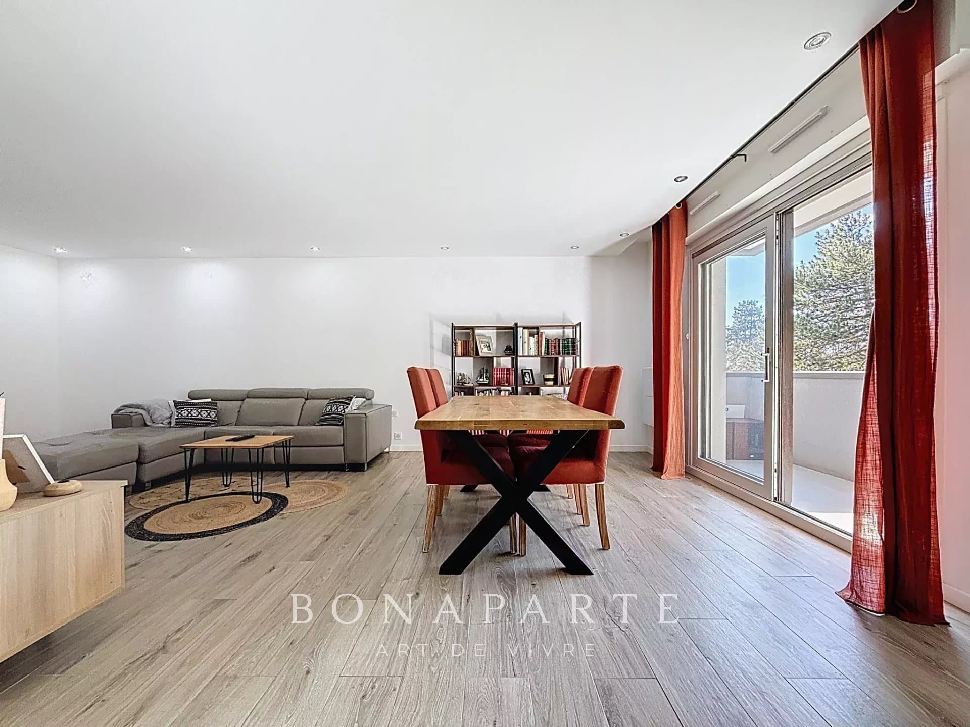 GEX CENTRE - APPARTEMENT LUMINEUX RENOVE - Photo 14