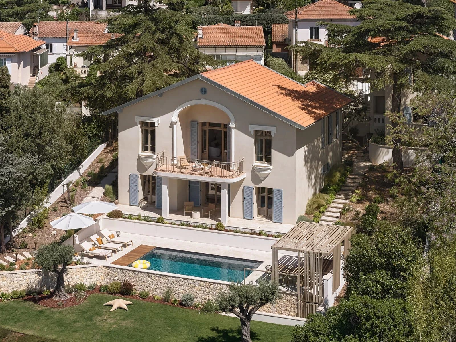 Villa Belle Epoque rénovée avec vue mer dominante, piscine, dépendance et jardin - Photo 4