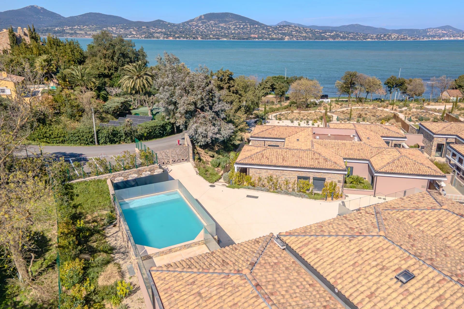 EXCLUSIVITE : Magnifique "villa appartement" en duplex avec très belle vue mer - Photo 6