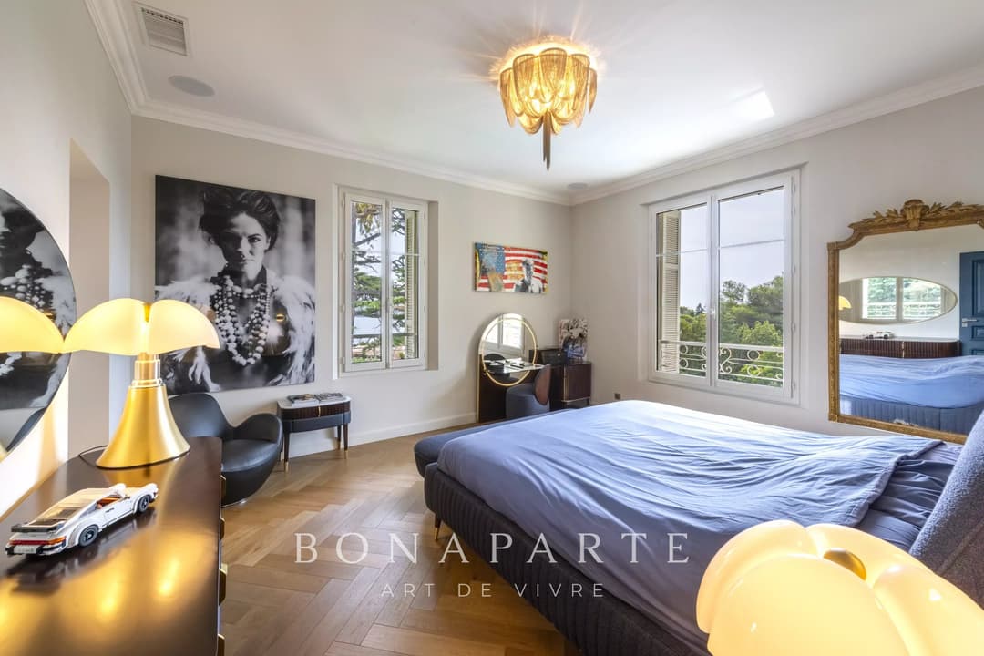 Exclusivité : Villa Belle Époque rénovée – Élégance, mer et emplacement d’exception - Photo 13