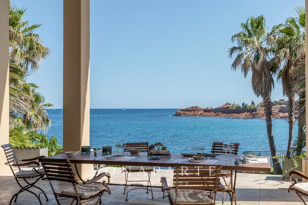 Superbe villa pieds dans l'eau avec accès direct a la mer - Photo 6