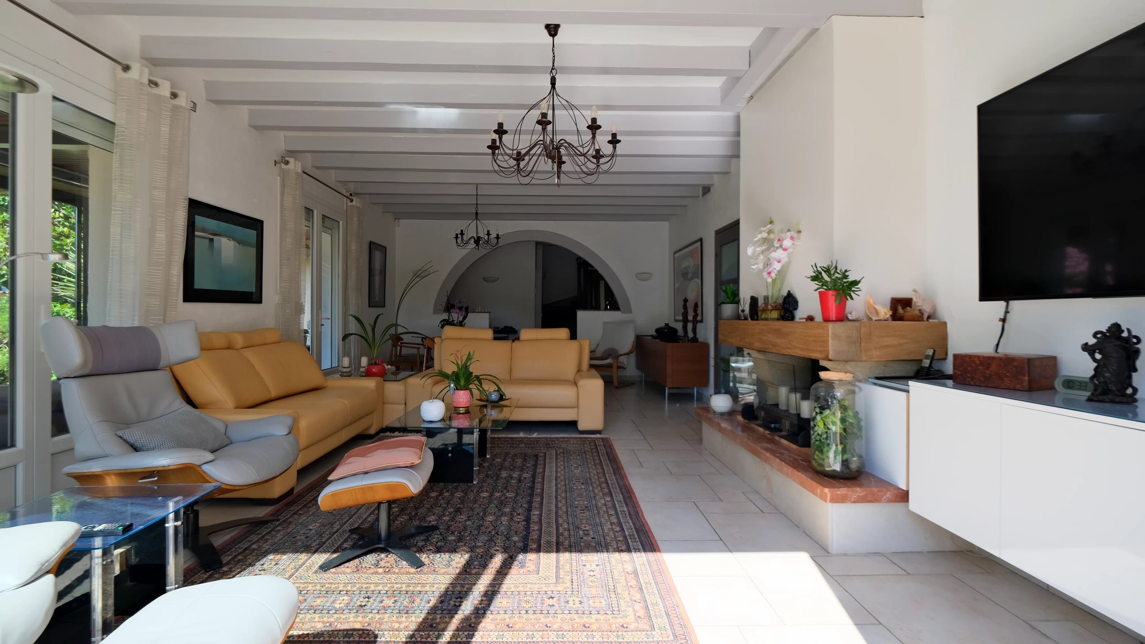 À Sauvian, maison familiale rénovée avec piscine et grand jardin paysager de 1 000 m² - Photo 4