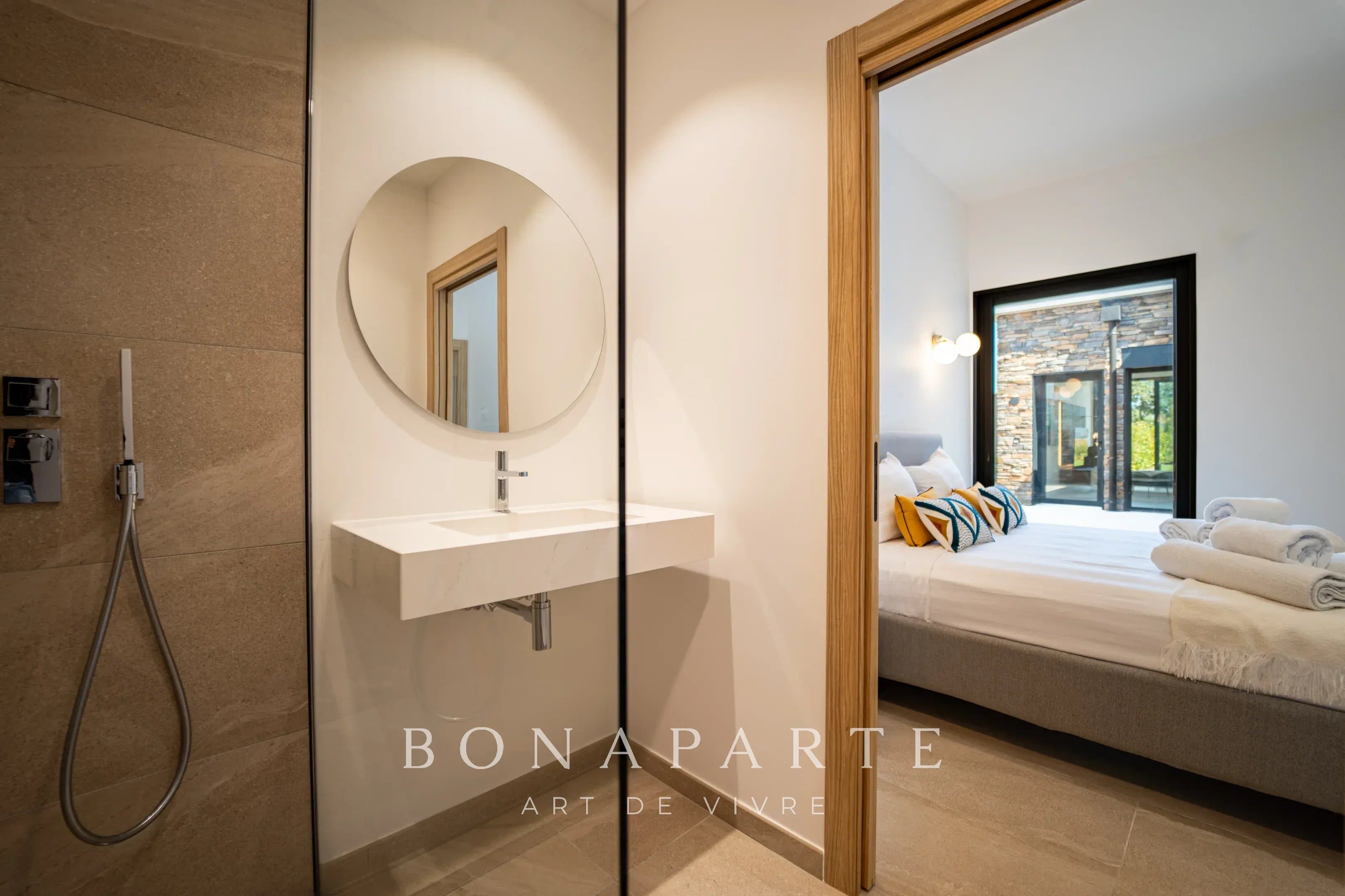 GASSIN - Superbe appartement contemporain avec piscine - Photo 13