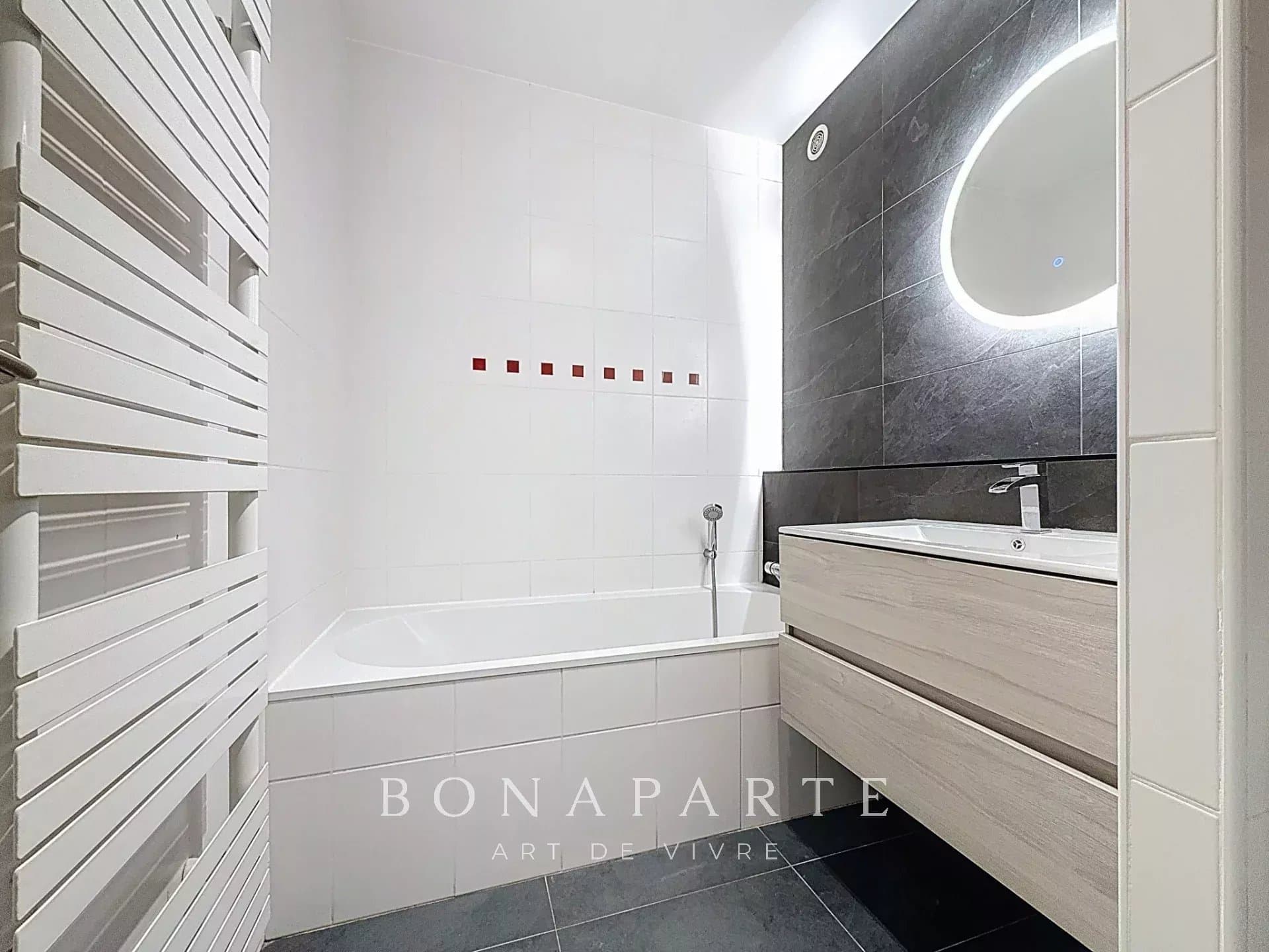 GEX CENTRE - APPARTEMENT LUMINEUX RENOVE - Photo 9