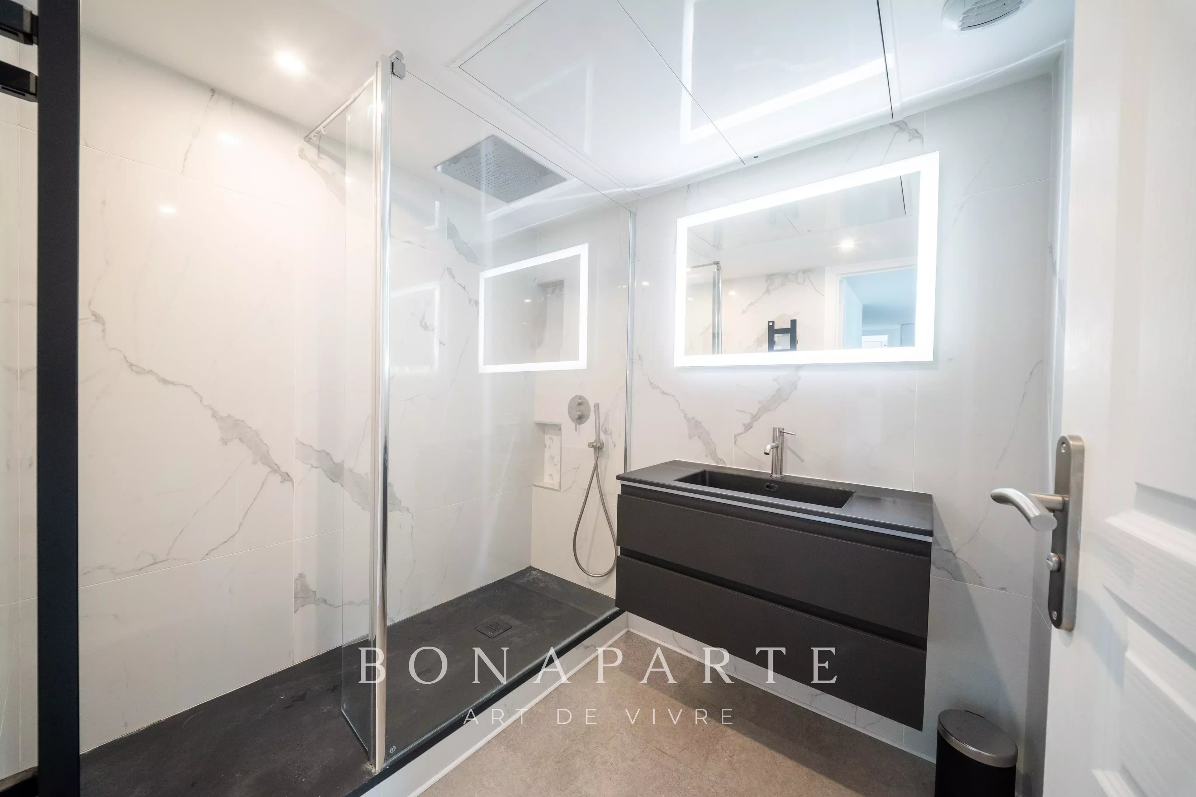 DUPLEX D'EXCEPTION AVEC ROOFTOP PANORAMIQUE – ENTRE MER ET CALANQUES - Photo 10