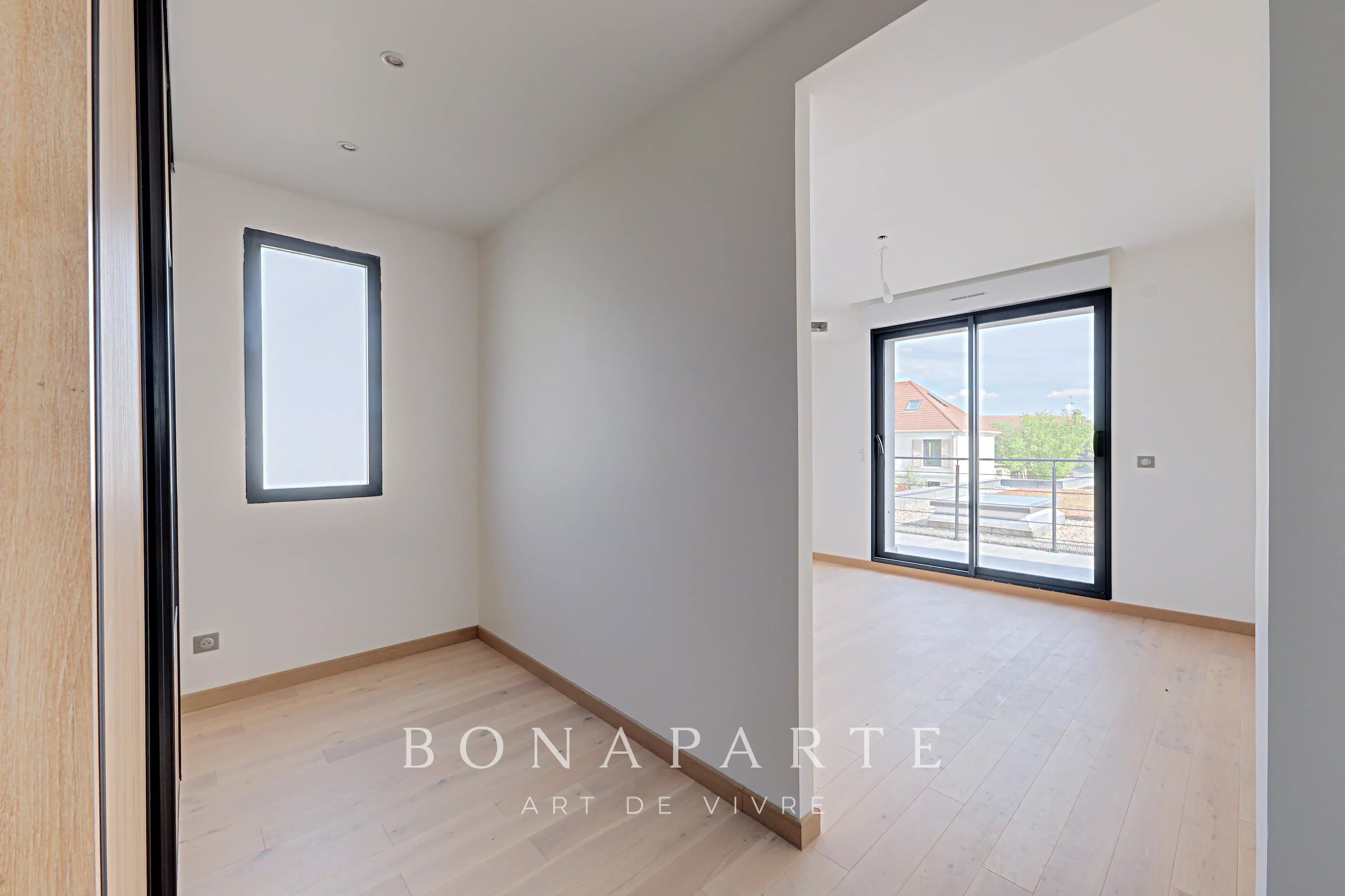 ANTONY centre – Maison récente de 230 m² avec ascenseur, piscine 8x4 et dépendances sur terrain de 1 150 m² - Photo 15