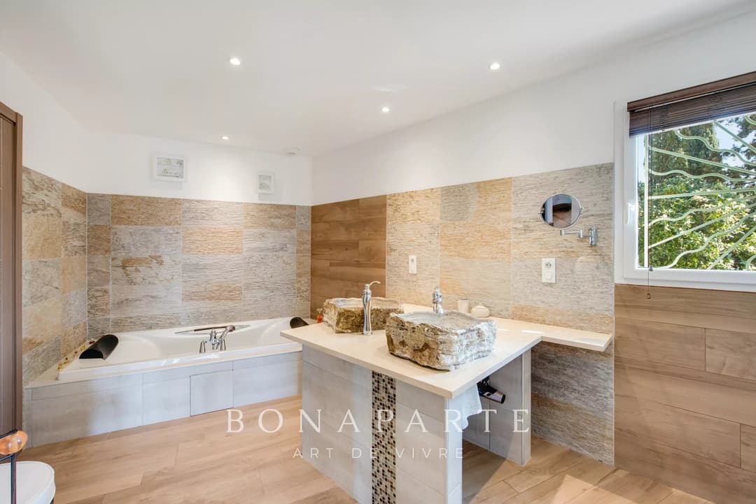 Saint-Raphaël - Superbe villa rénovée avec piscine - Photo 13