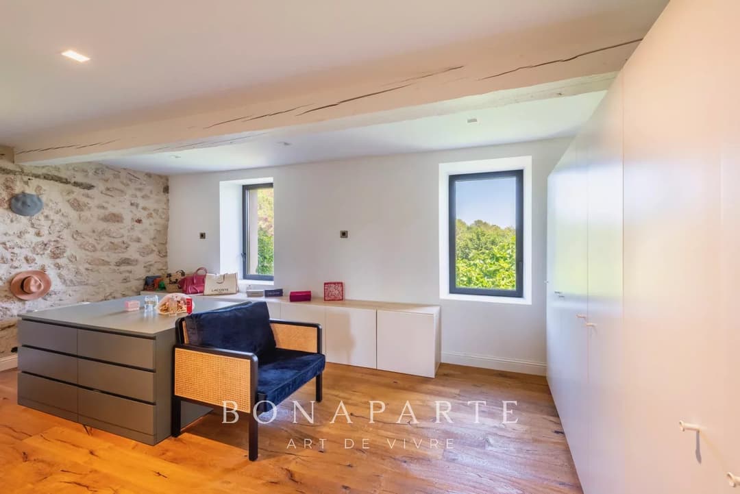 RARE : Superbe propriété en pierre d'une surface totale de plus de 450 m² entièrement rénovée - Photo 14