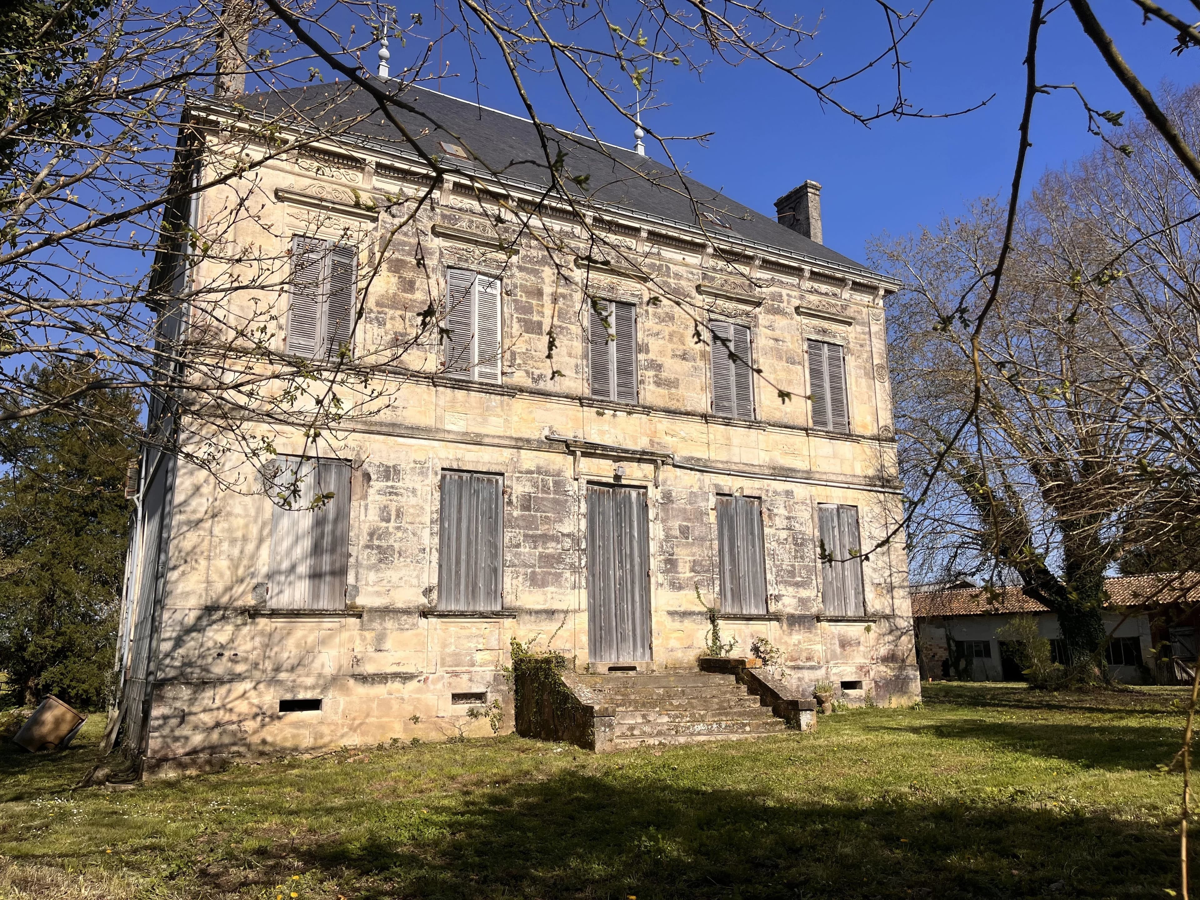 COUQUEQUES - CHATEAU DE 316 m², À RÉNOVER, À 25 MINUTES DES PLAGES OCEANES - Photo 2