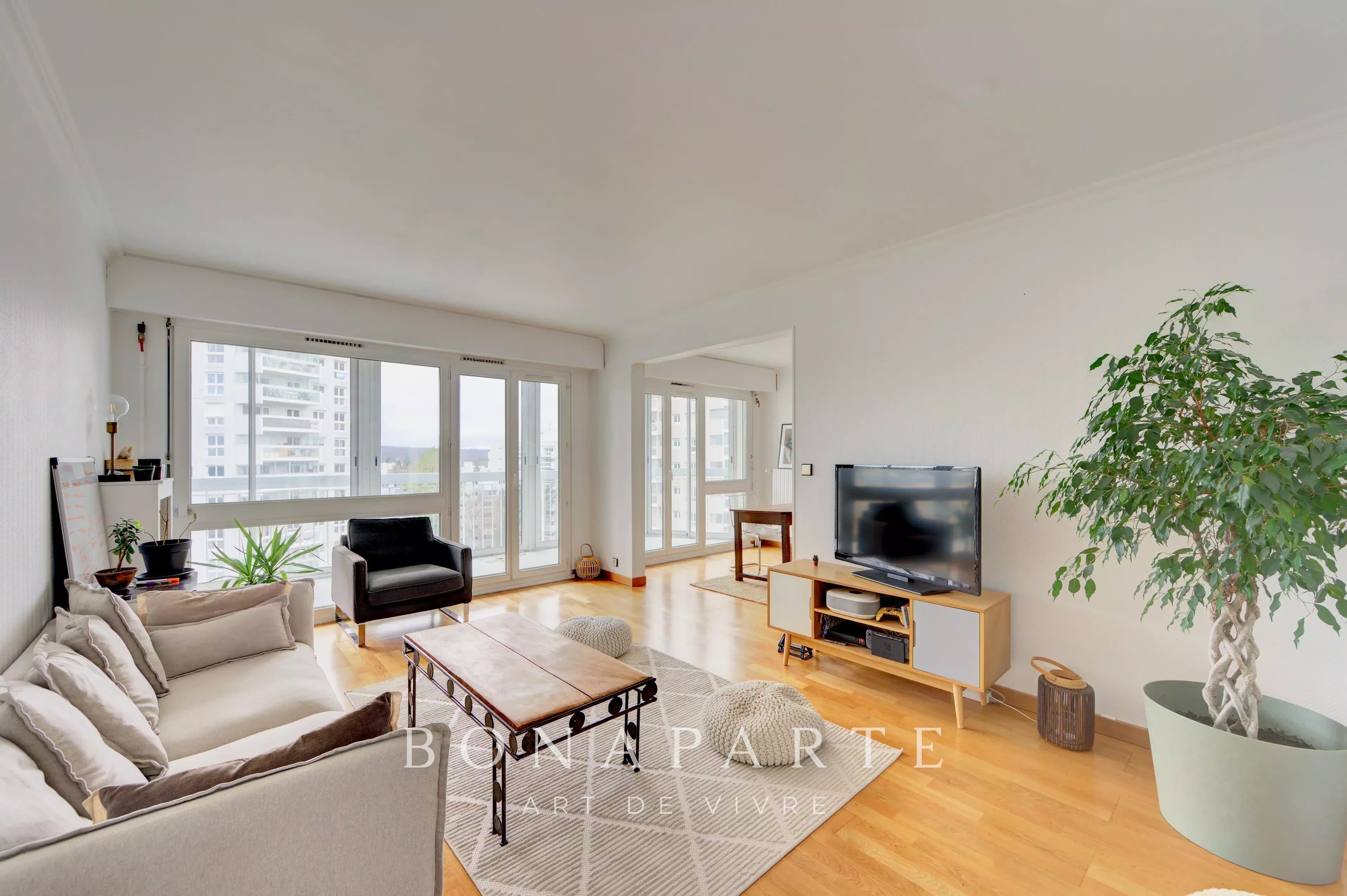 MARLY-LE-ROI - 4-ROOM APARTMENT - CELLAR, PARKING AND GARAGE