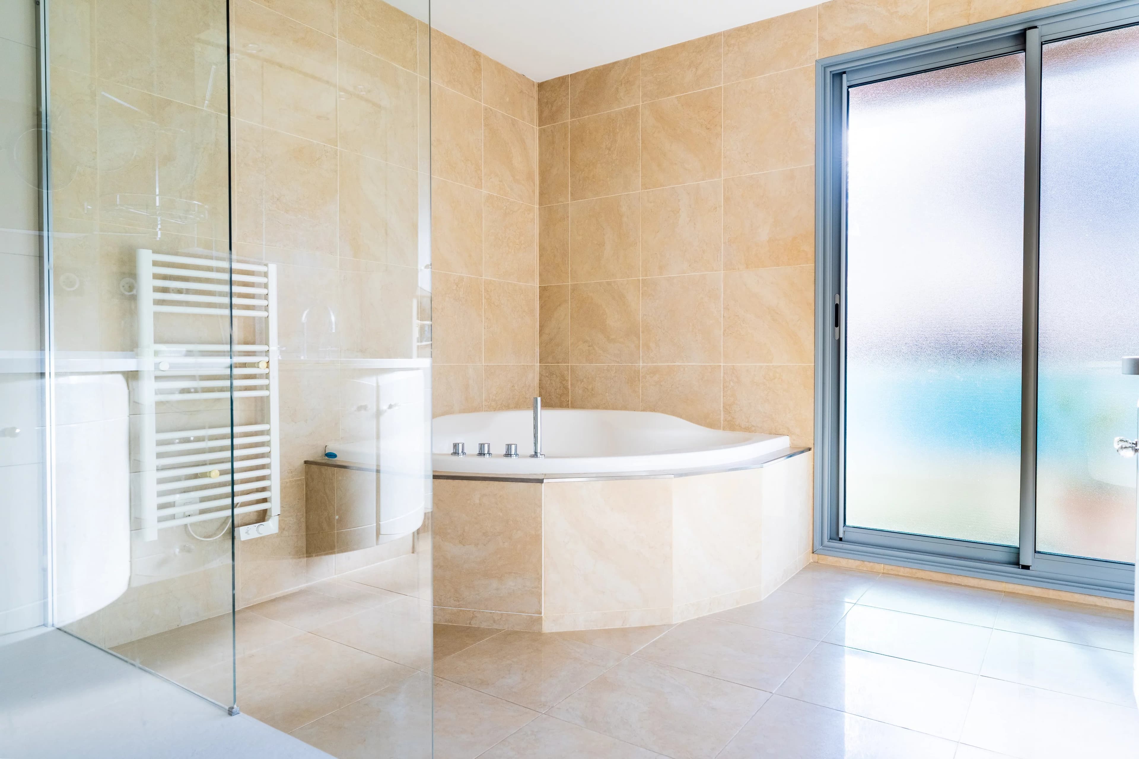 NIORT CENTRE- APPARTEMENT D'EXCEPTION - 4 CHAMBRES – DERNIER ETAGE AVEC ASCENSEUR - Photo 10