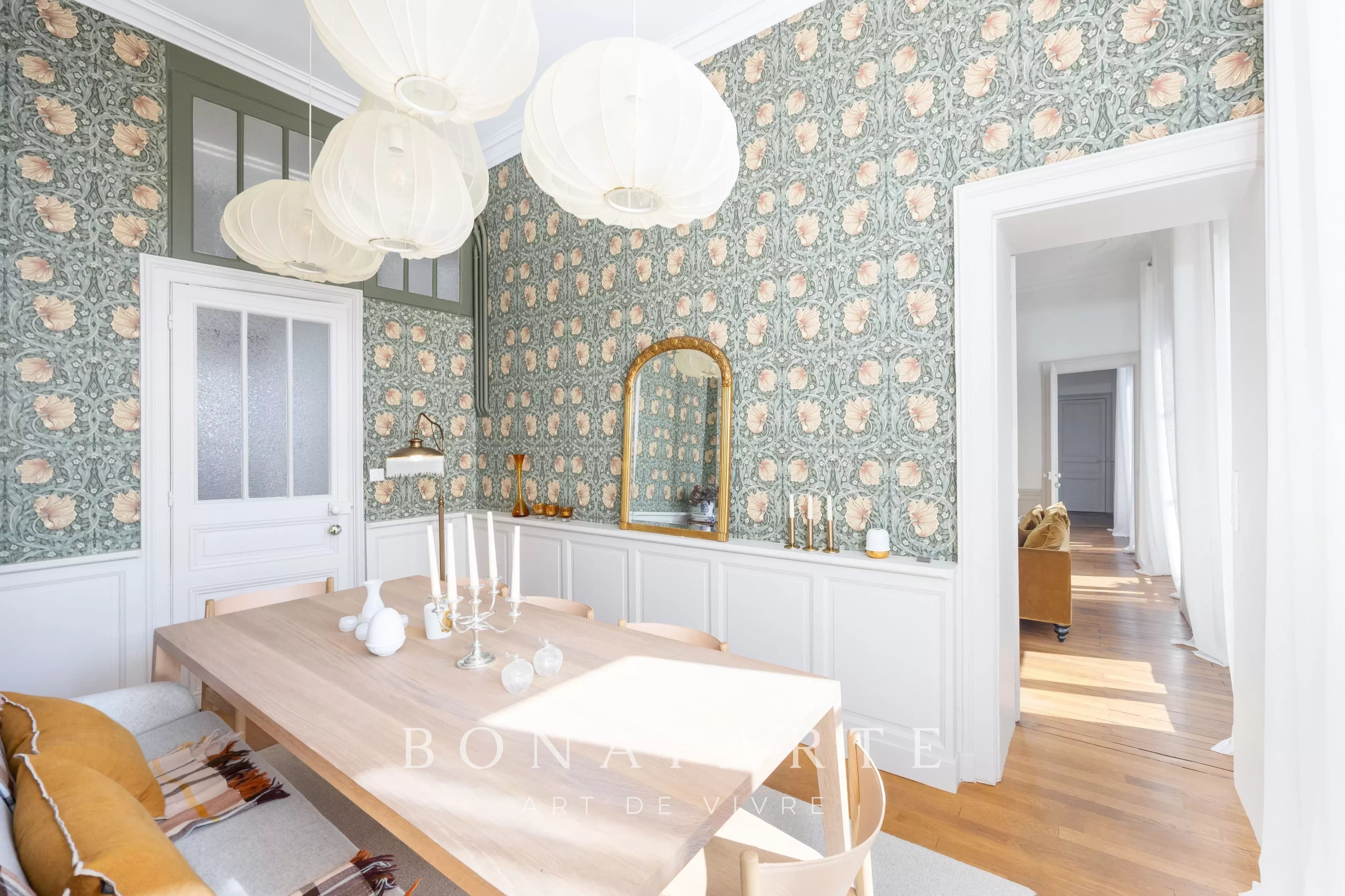 HYPER CENTRE - APPARTEMENT DE STANDING ENTIEREMENT RENOVE