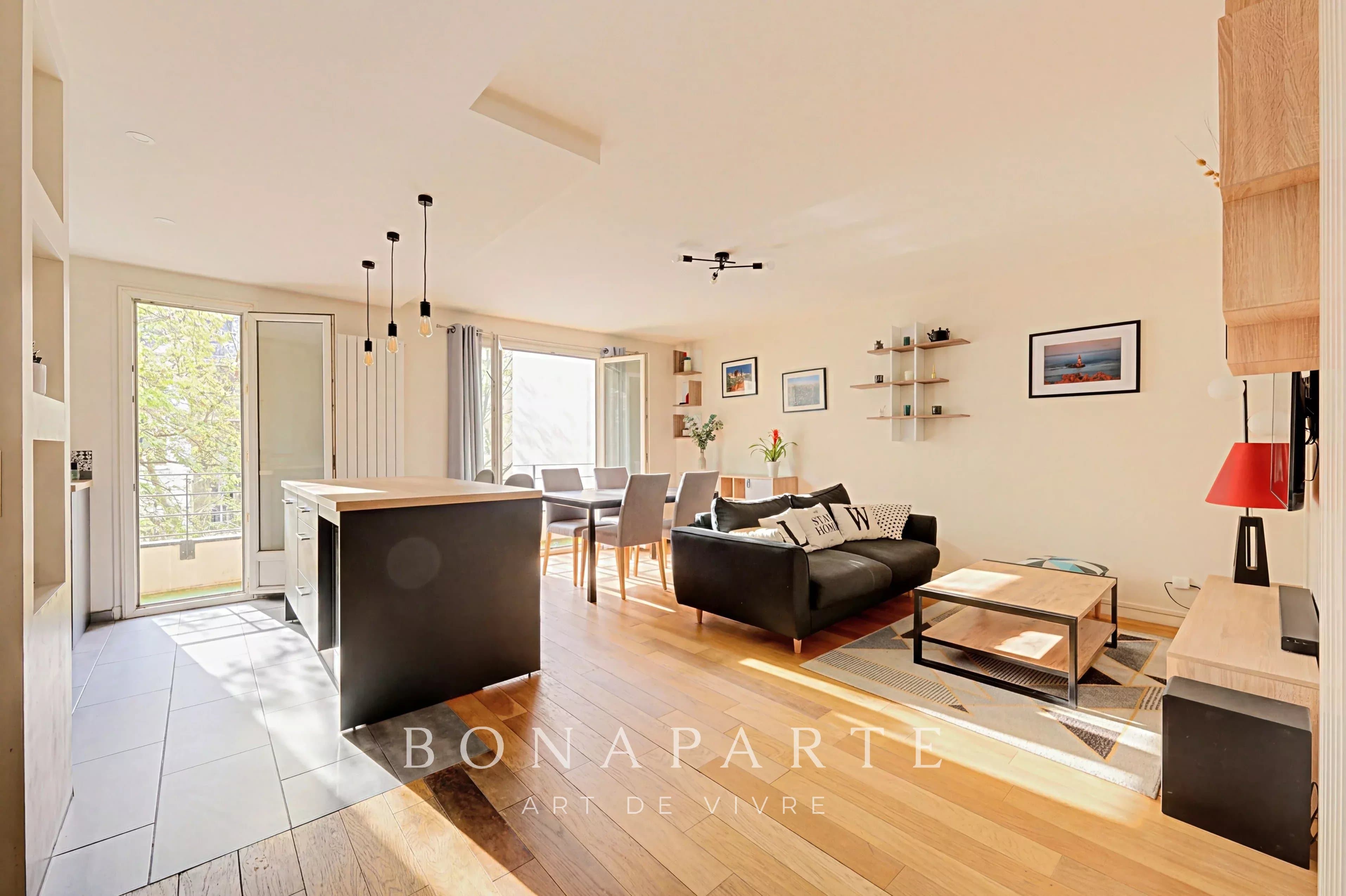 Trois pièces traversant avec balcons