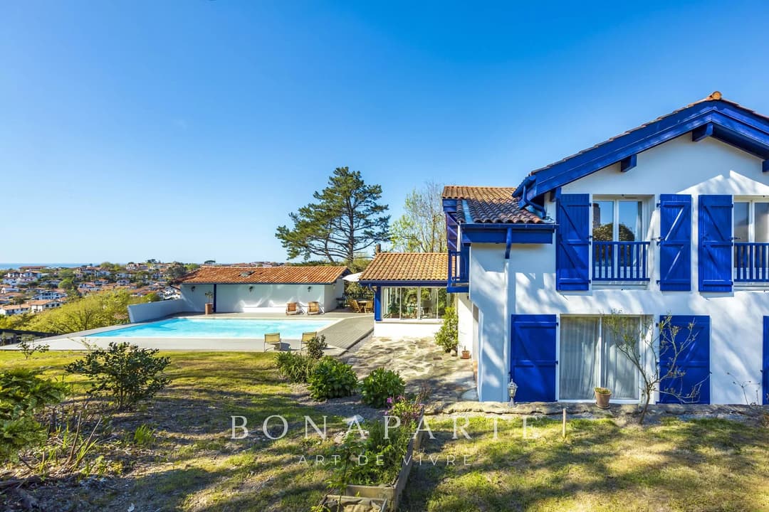 SAINT-JEAN-DE-LUZ - PROPRIETE AVEC PISCINE ET ANNEXE - Photo 2