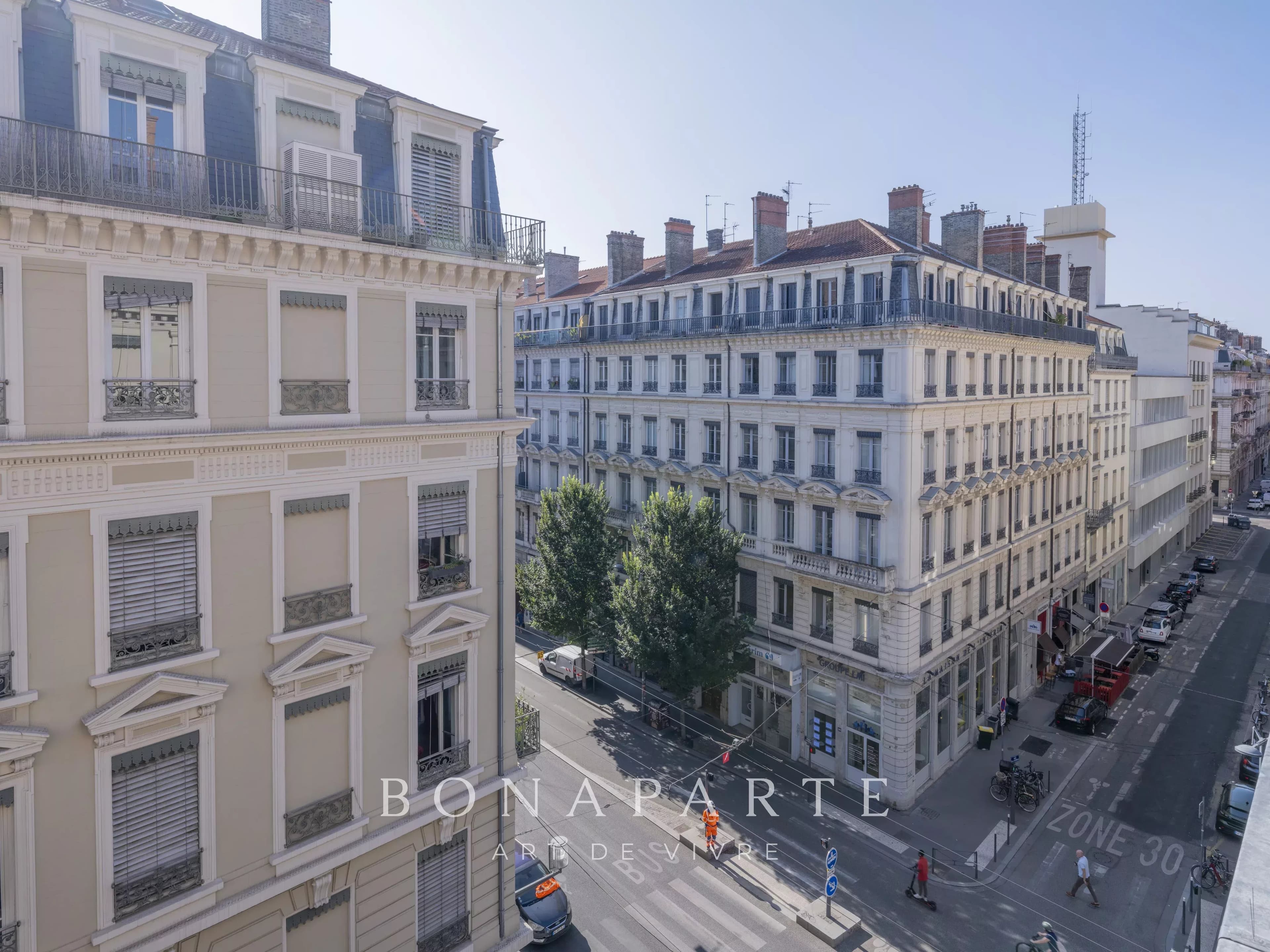 APPARTEMENT FAMILIAL DE CARACTERE - LYON 6 - 131m² - EXPOSITION SUD et EST - Photo 17
