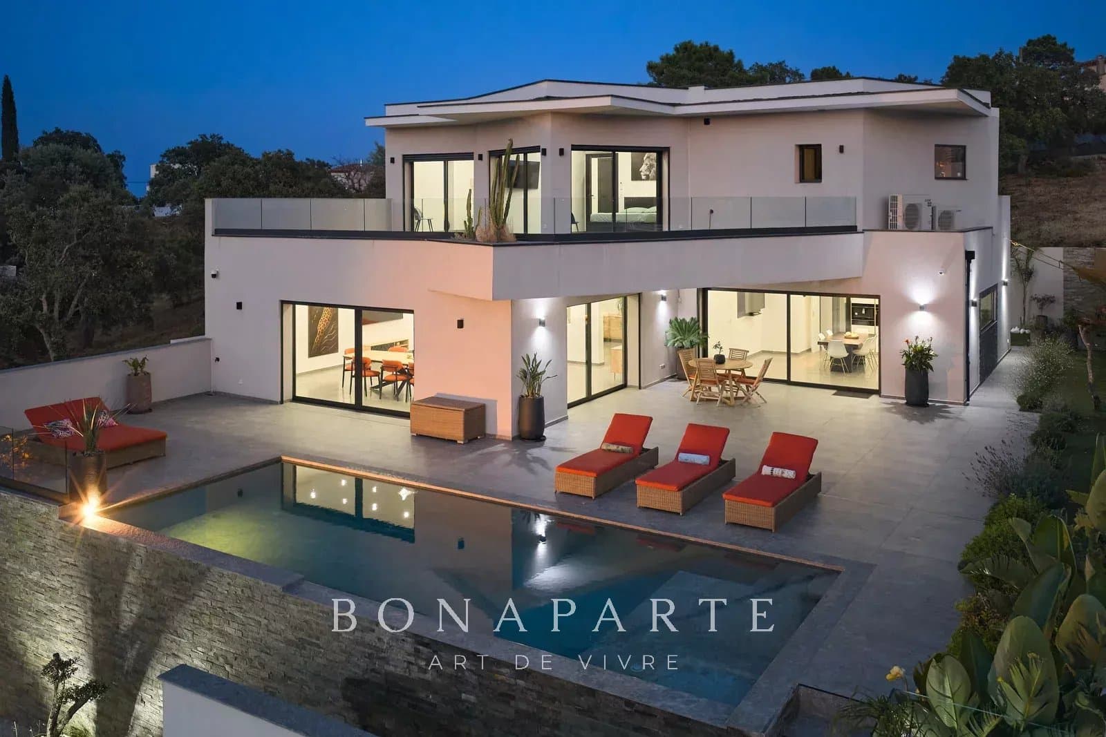 SAINT-AYGULF EXCLUSIVITE : VILLA CONTEMPORAINE NEUVE – POSITION DOMINANTE – VUE SUR LA FORÊT - Photo 1