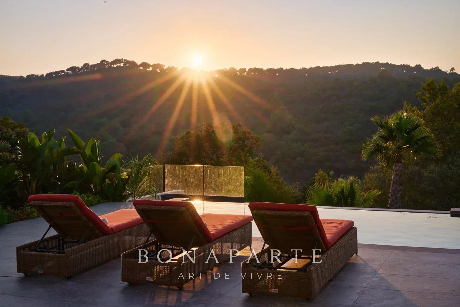 SAINT-AYGULF EXCLUSIVITE : VILLA CONTEMPORAINE NEUVE – POSITION DOMINANTE – VUE SUR LA FORÊT - Photo 7
