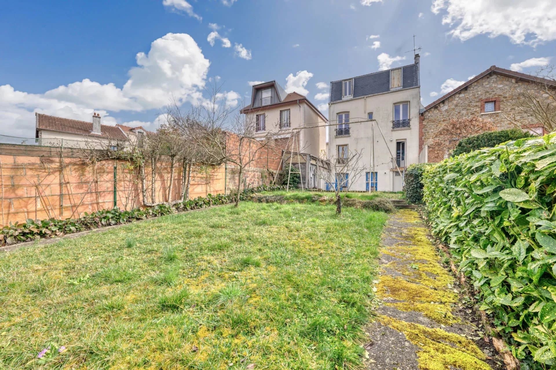 CLAMART - Maison meulière avec jardin à rénover - Photo 13