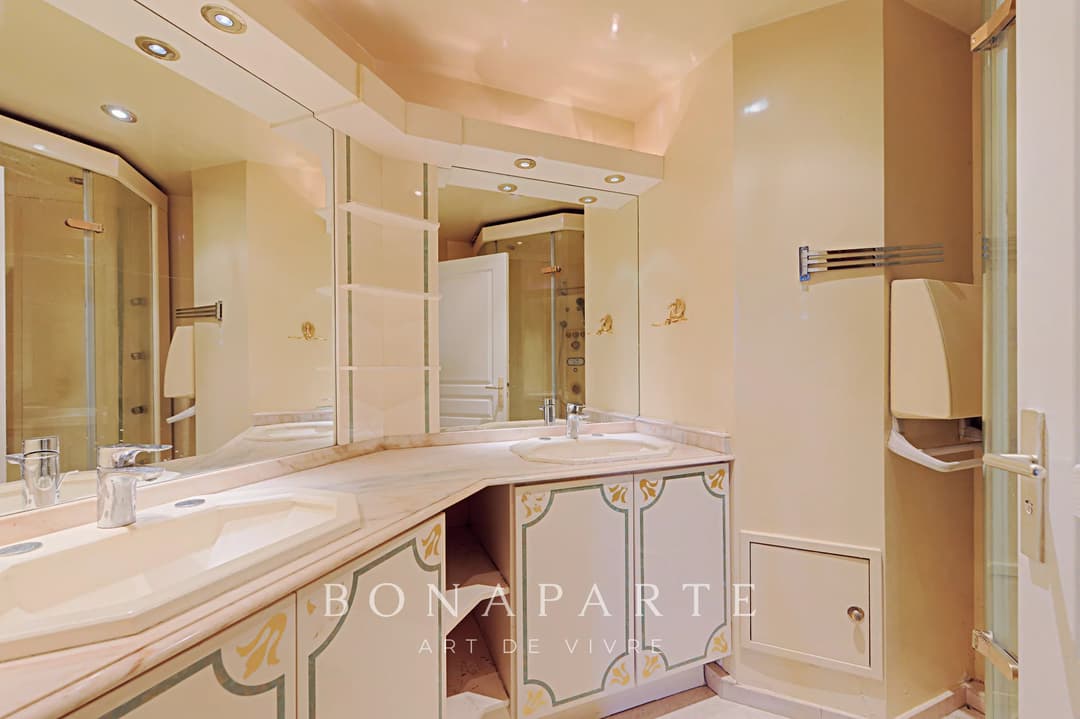 SAINT-CLOUD – CŒUR DE VILLE, ENTRE MARCHÉ ET PARC - Photo 18