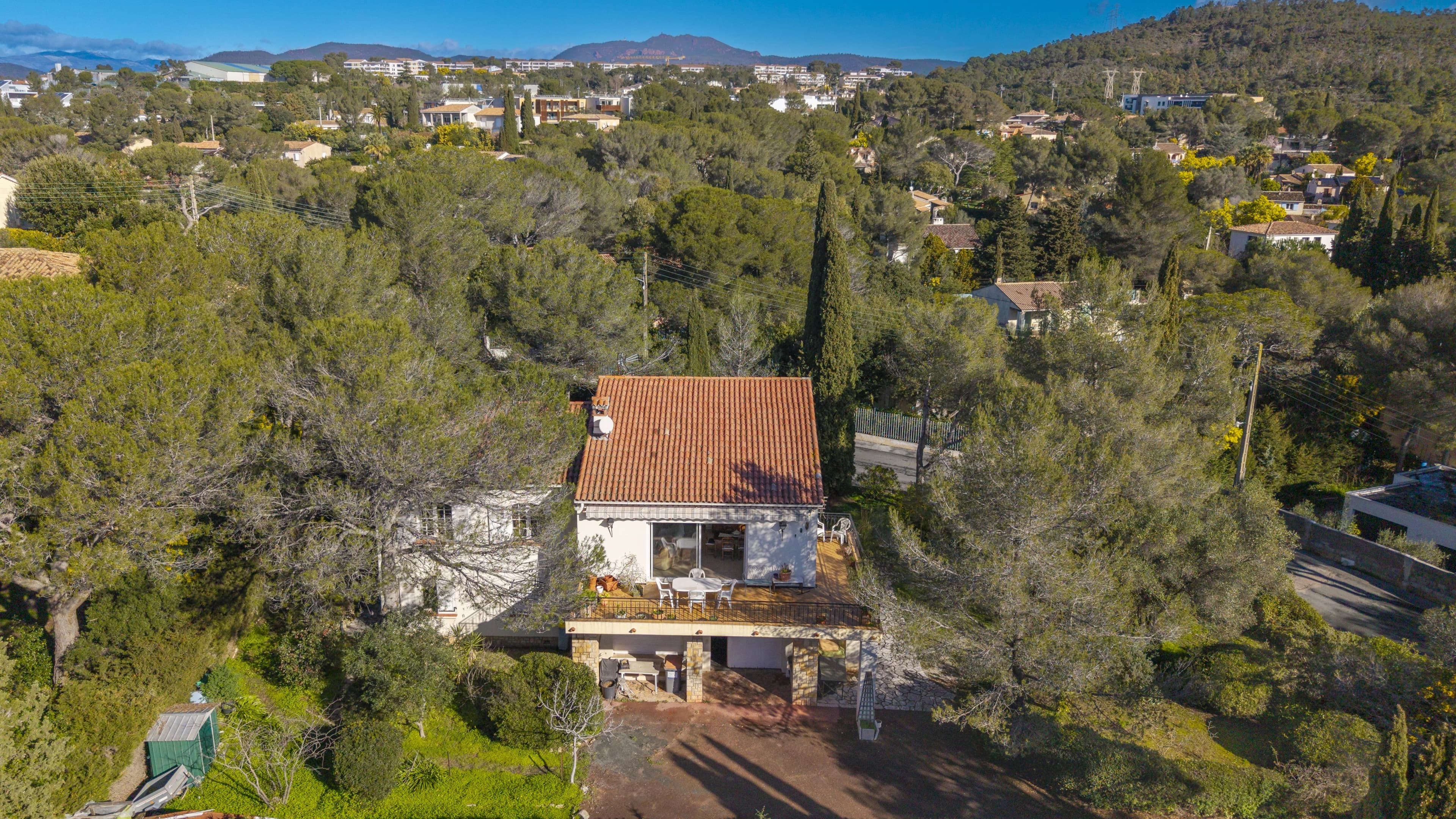 SAINT-RAPHAËL / BOULOURIS  - CHARMANTE VILLA - Photo 5