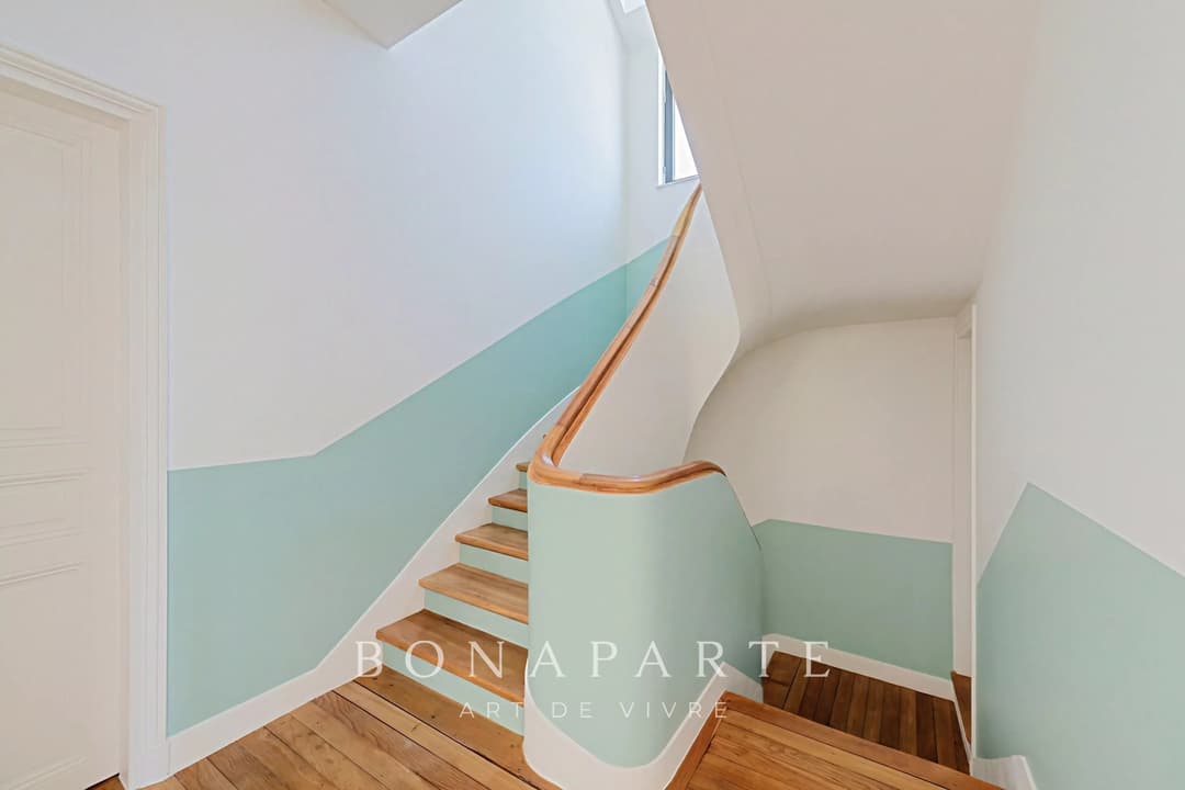 Vue Tour Eiffel – Maison familiale de 219 m² avec jardin de 550 m² – Adresse confidentielle - Photo 14