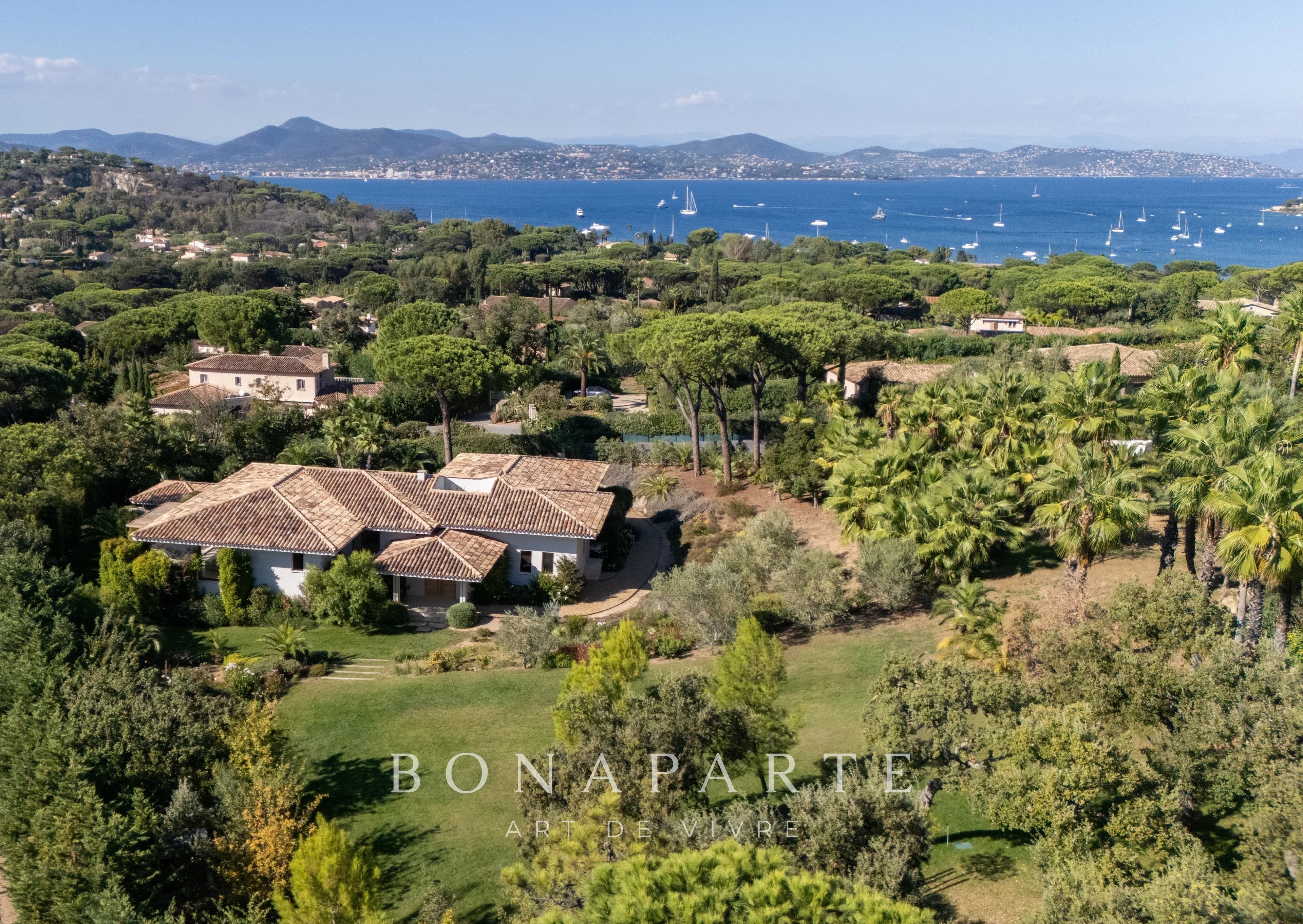 SAINT-TROPEZ – VILLA CONTEMPORAINE D’EXCEPTION - Photo 1