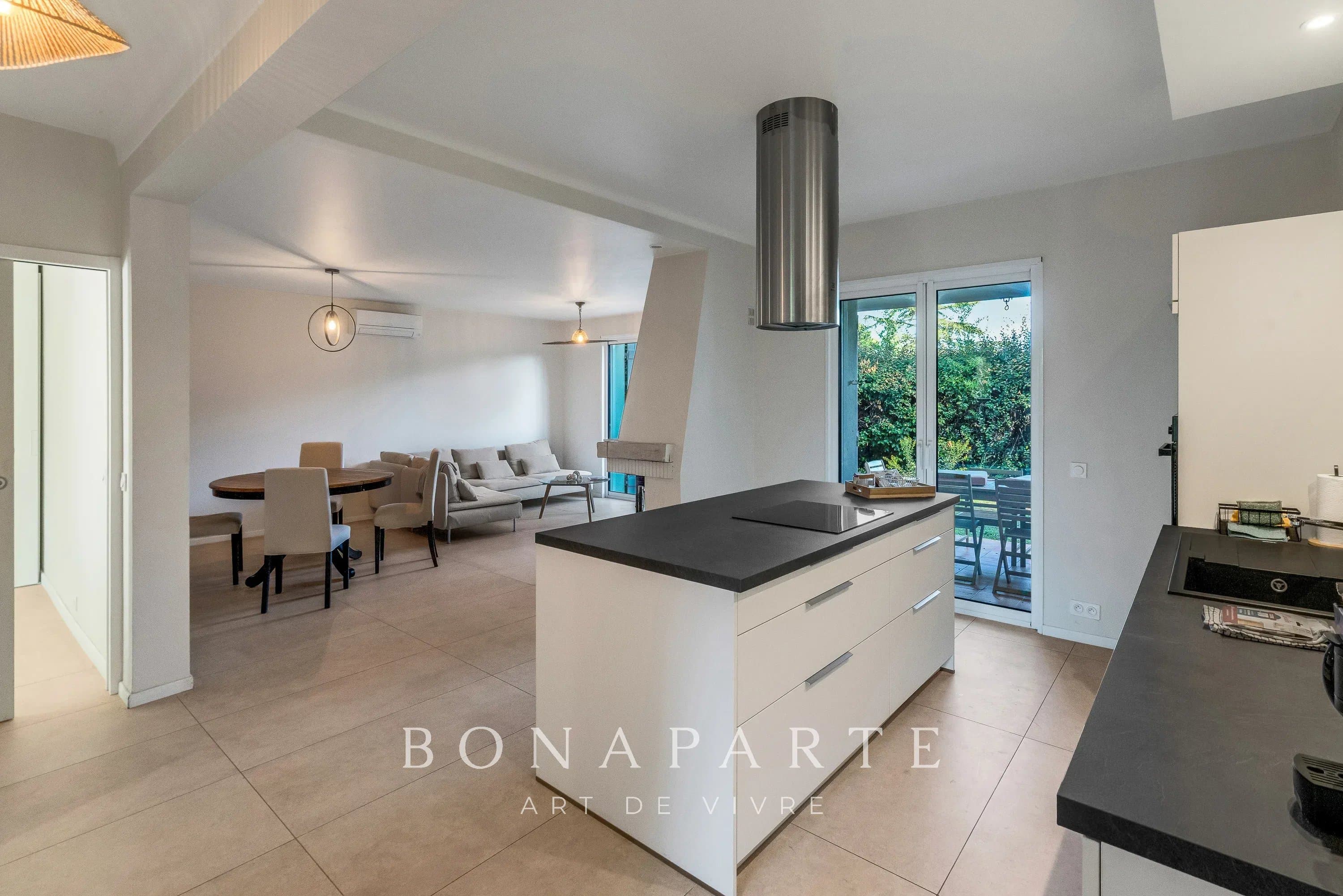 PROCHE DE SAINT TROPEZ - VILLA PROVENÇALE DE CHARME COMPRENANT 4 APPARTEMENTS INDEPENDANTS SUR UN VASTE TERRAIN - Photo 12