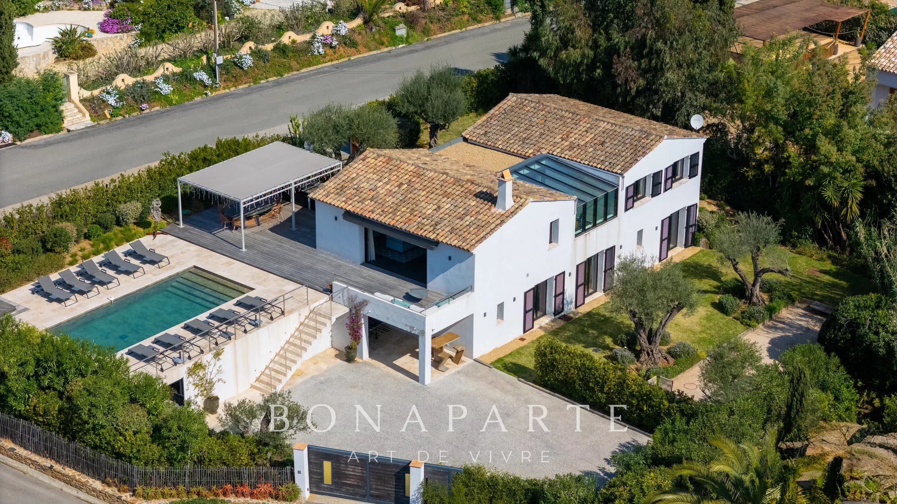 LA CROIX VALMER - VILLA D'EXCEPTION - EMPLACEMENT PRIVILEGIE