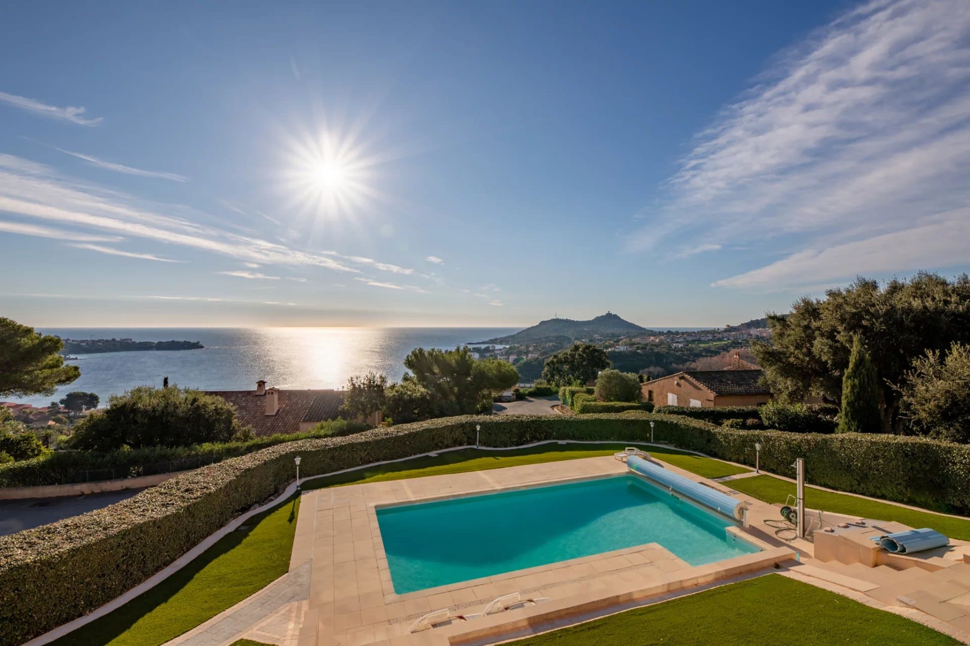 Villa d’Exception avec Vue Panoramique sur la Baie d’Agay - Photo 2