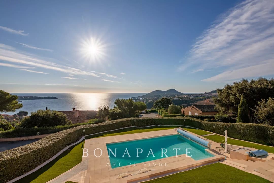 Villa d’Exception avec Vue Panoramique sur la Baie d’Agay - Photo 2