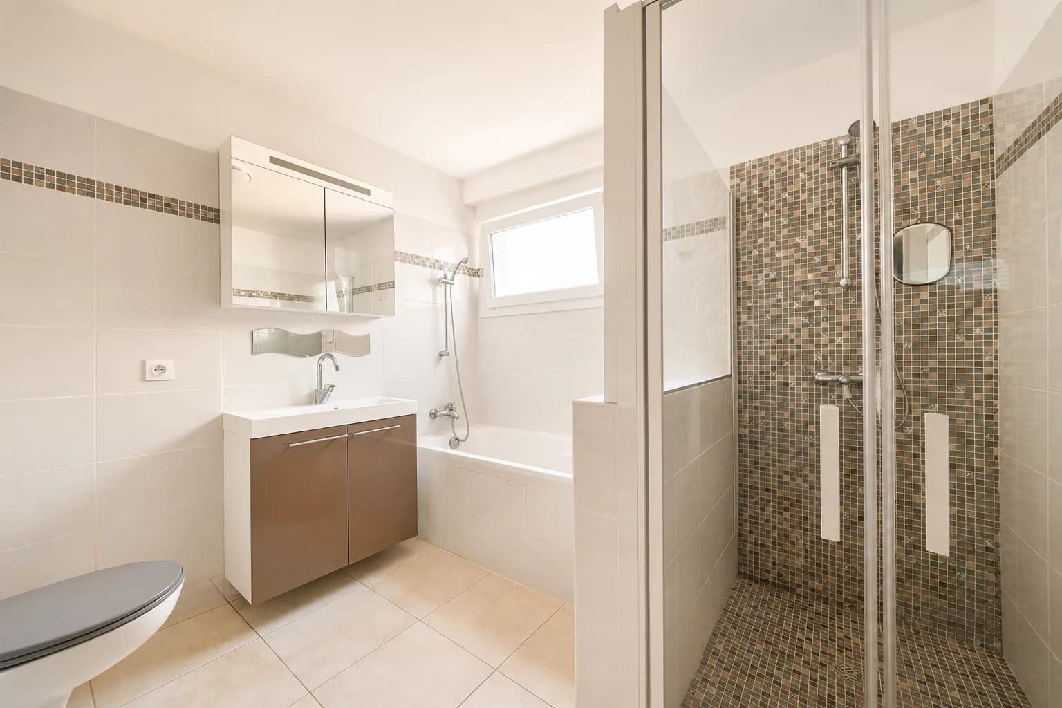 VENTABREN – VILLA CONTEMPORAINE DE PLAIN-PIED AVEC PISCINE CHAUFFÉE - Photo 12