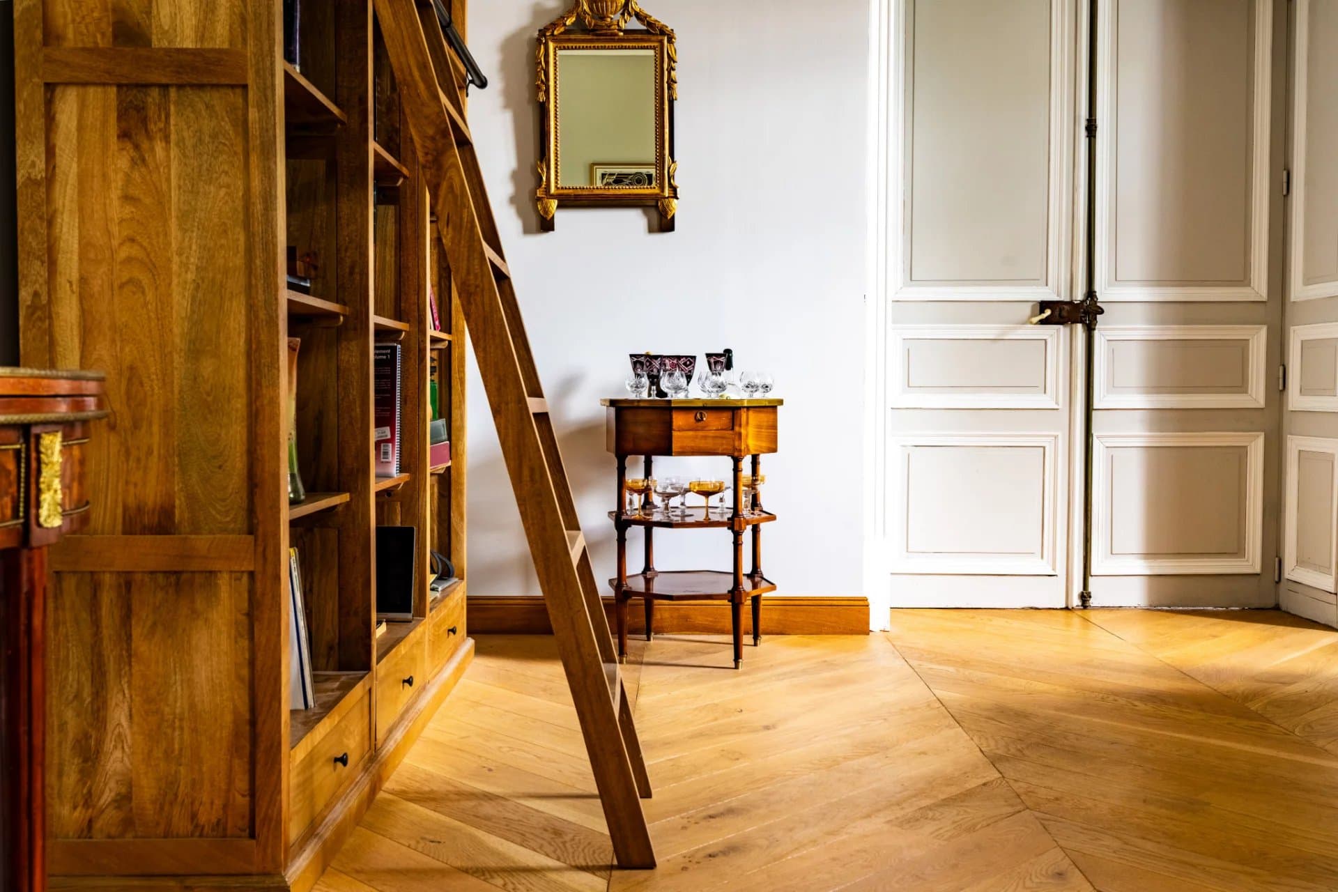 Villeneuve-la-Comtesse - Charme et Art de Vivre à la Française : magnifique Maison de Maître en plein cœur de village - Photo 5