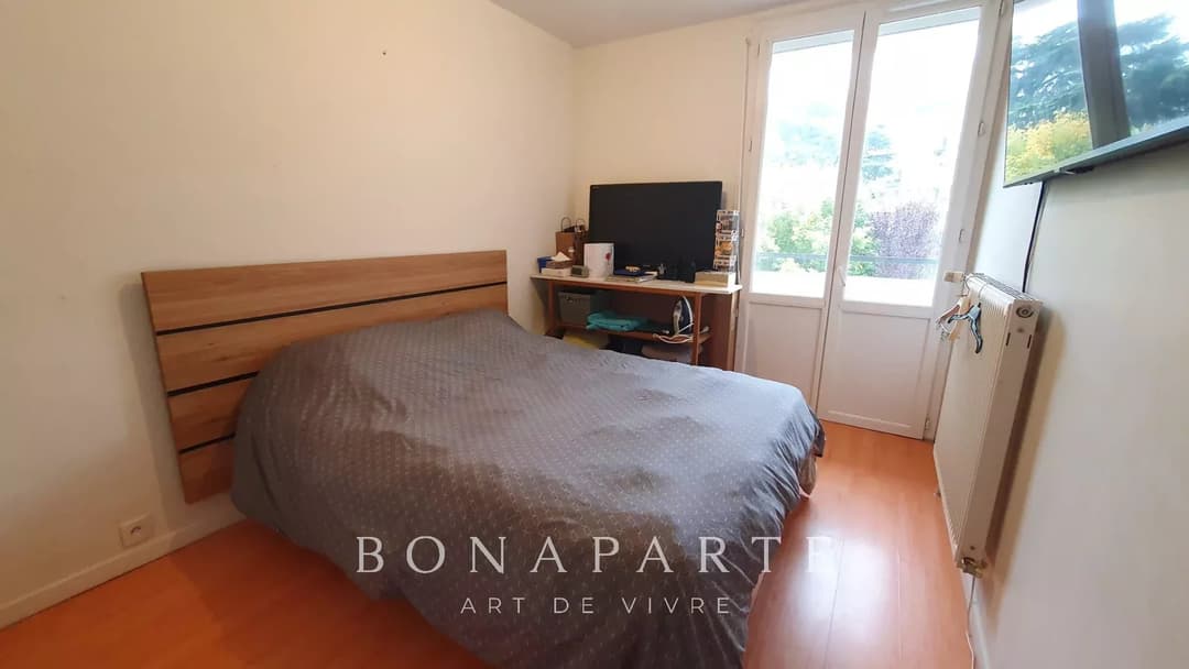 Appartement spacieux et lumineux avec balcons et cave - Photo 5