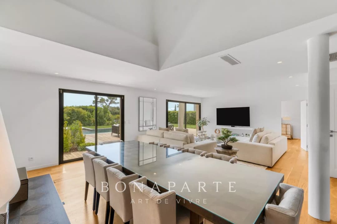 CANNES - MAGNIFIQUE VILLA AVEC PISCINE - ENTIEREMENT RENOVEE - Photo 6