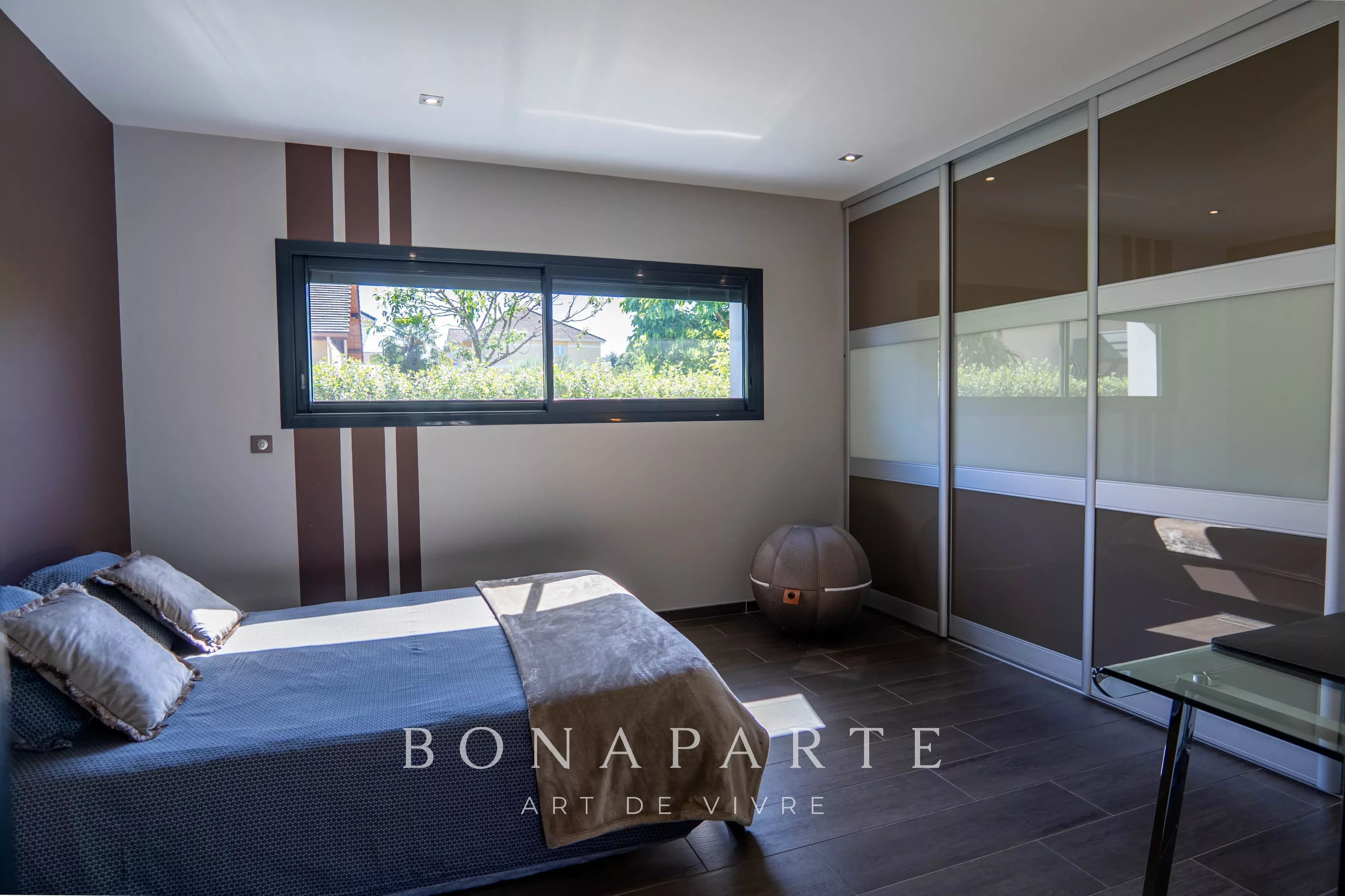 PAU Trespoey – Villa d’architecte de plain-pied – Volumes cathédrale & piscine - Photo 10