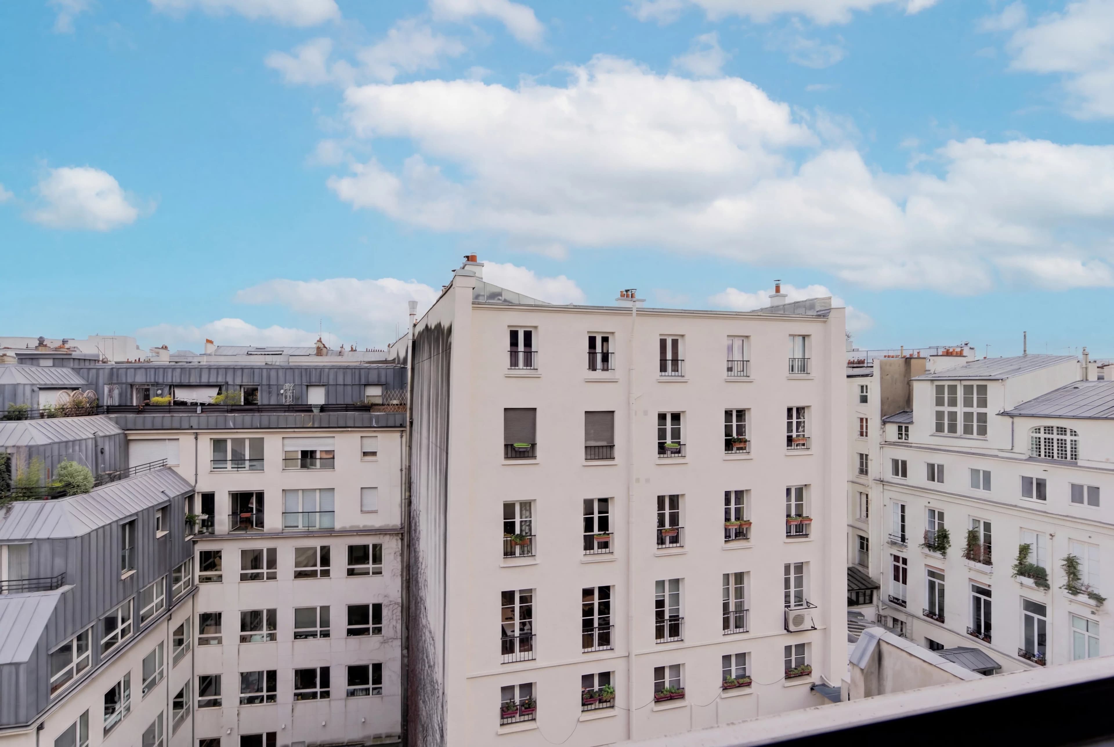  PARIS / 2e ARRONDISSEMENT - APPARTEMENT LUMINEUX - ÉTAGE ÉLEVÉ AVEC BALCON ET PARKING - Photo 10