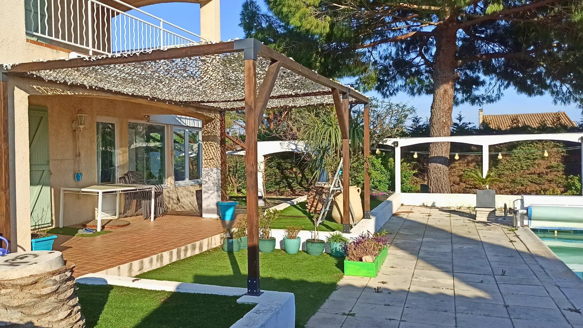 Colombiers – Grande maison familiale 250 m² avec dépendance, piscine et terrain de 1 200 m² - Photo 2